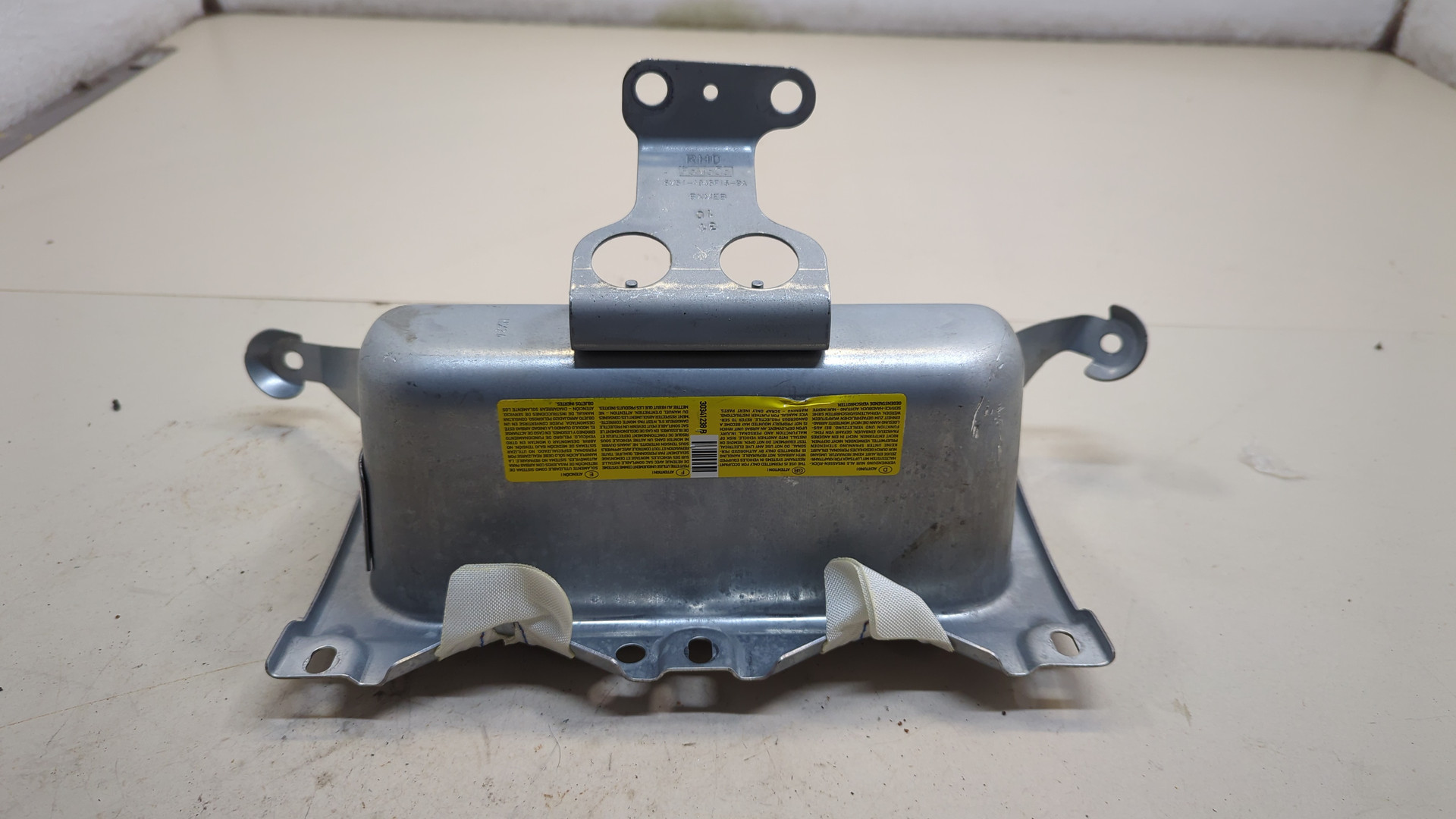 Подушка безопасности пассажирская (в торпедо)