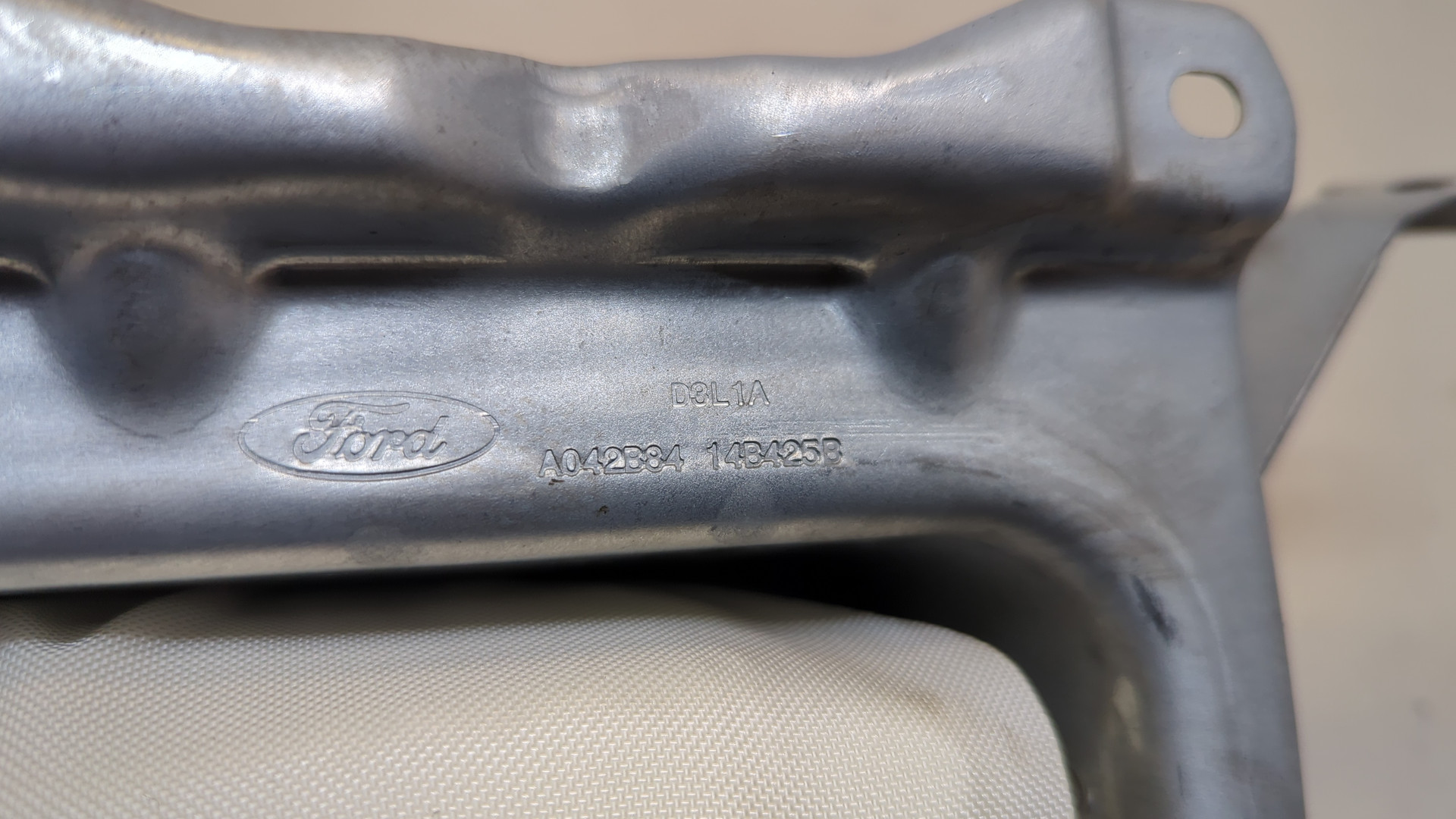 Подушка безопасности пассажирская (в торпедо)