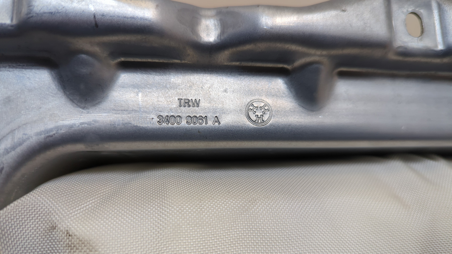 Подушка безопасности пассажирская (в торпедо)