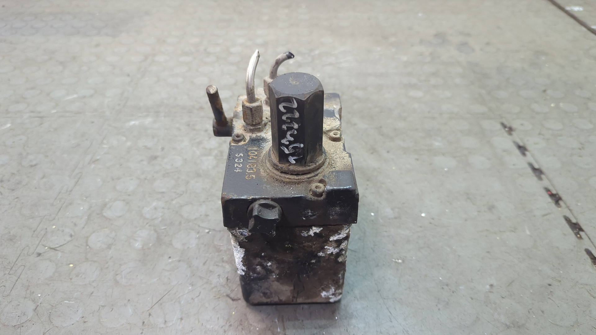 Насос подъема кабины