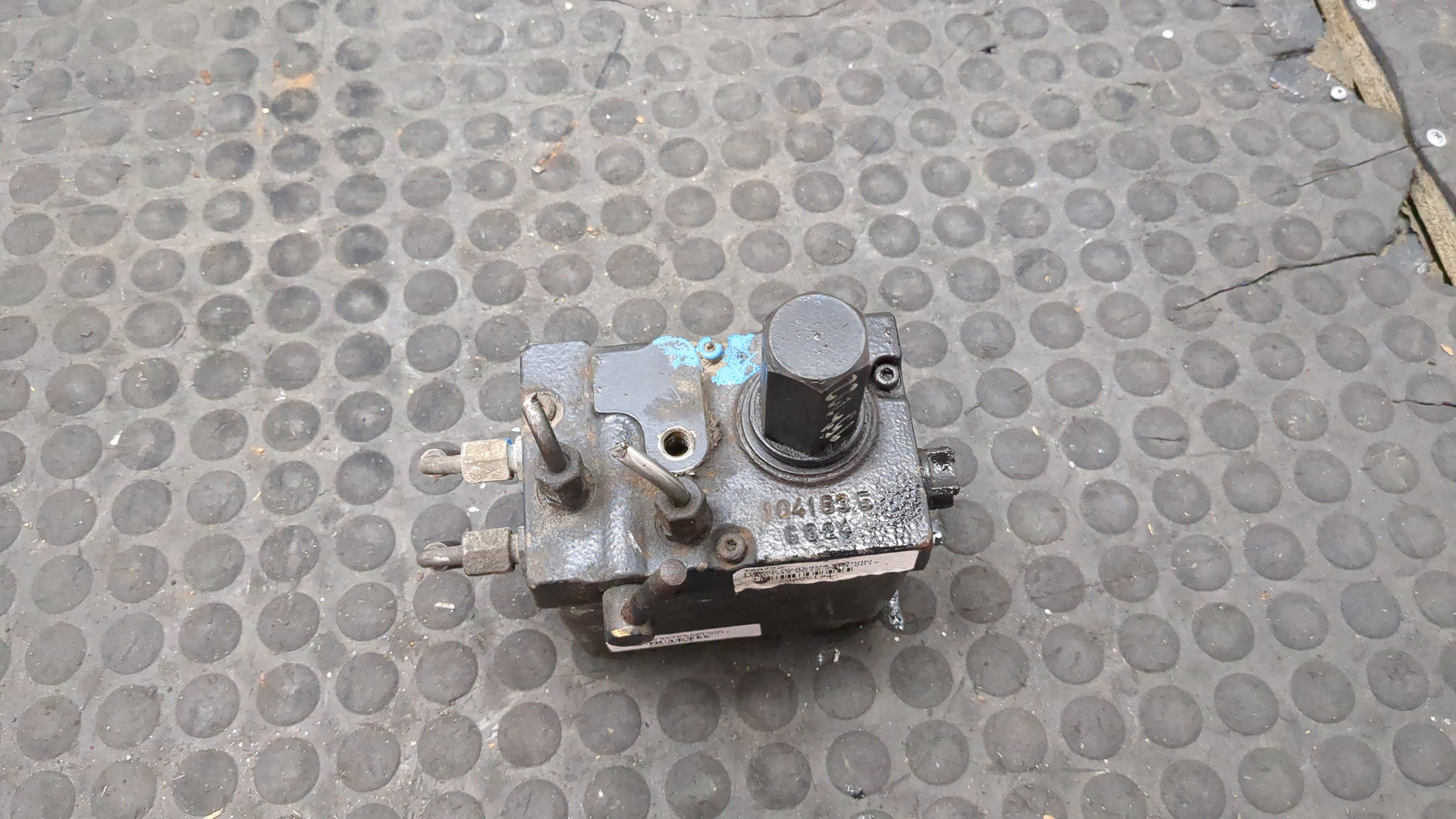 Насос подъема кабины