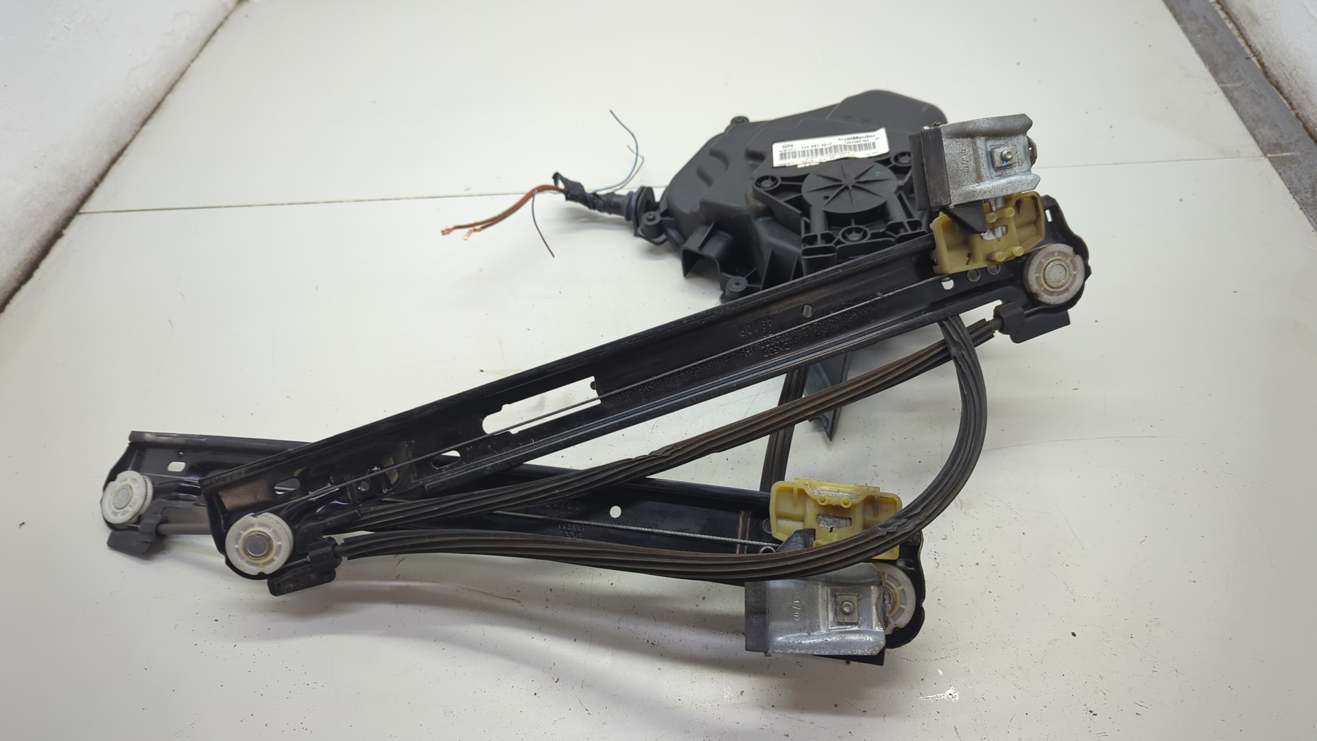 Стеклоподъемник электр. передний левый