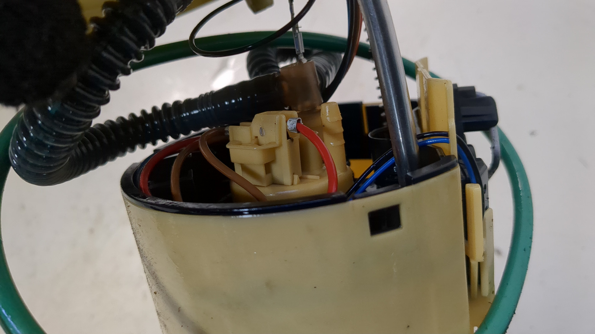 Насос топливный электрический