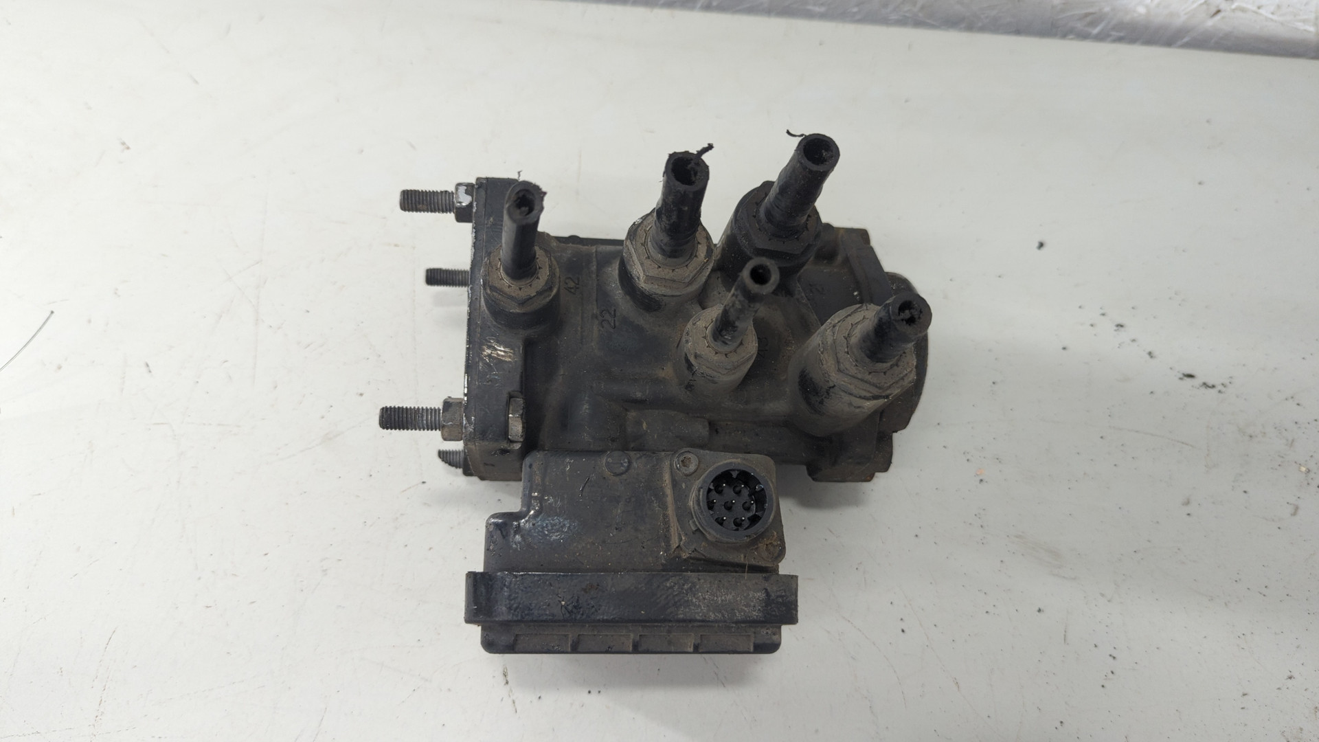 Кран управления тормозами прицепа