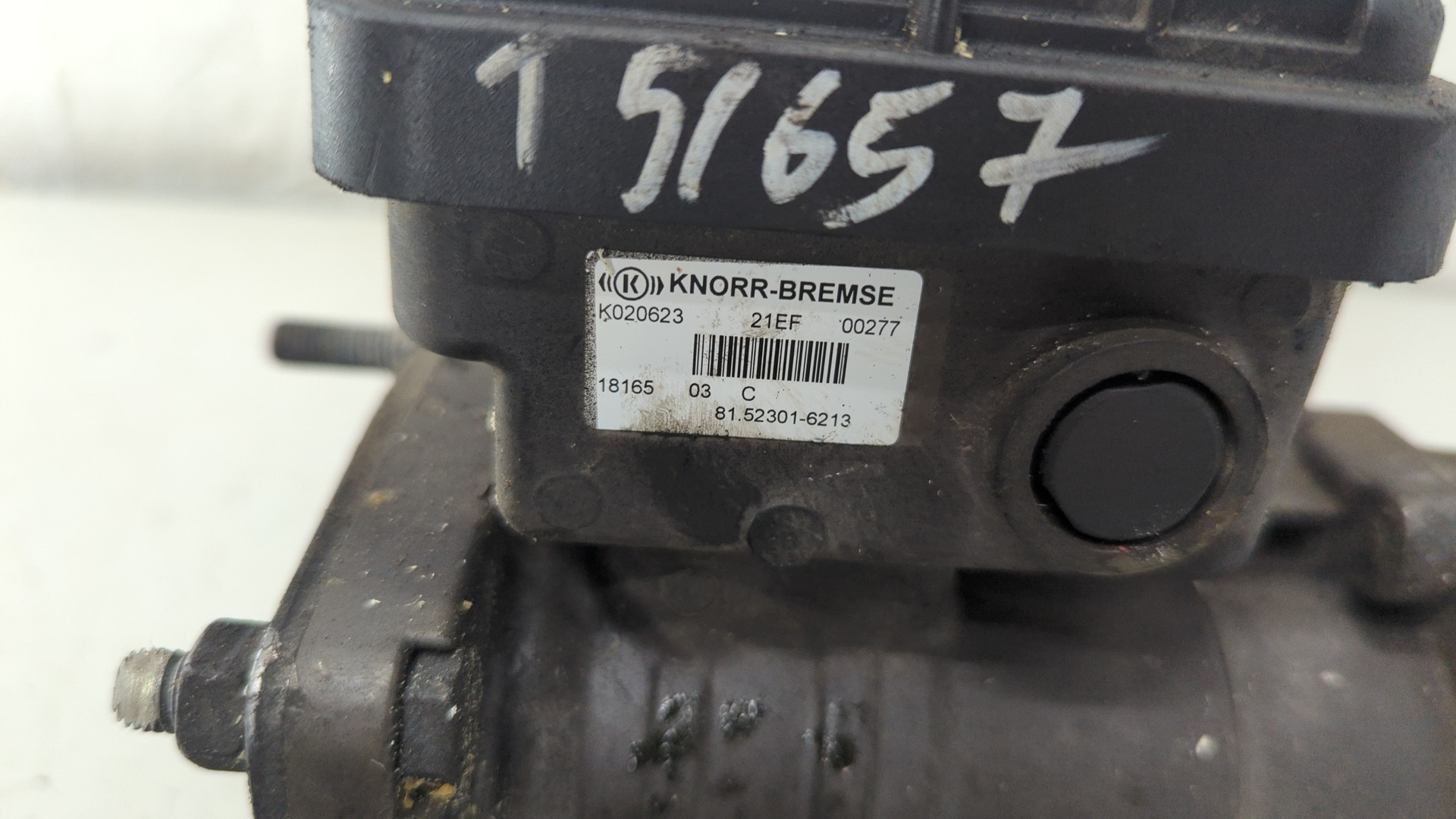 Кран управления тормозами прицепа