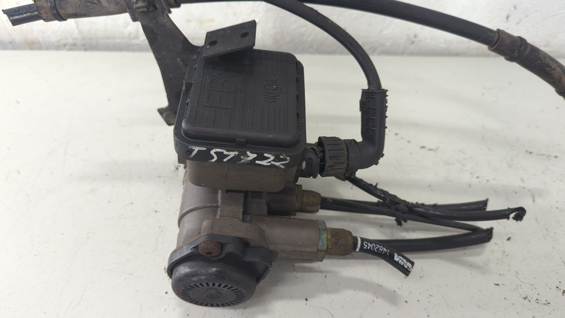 Кран управления тормозами прицепа