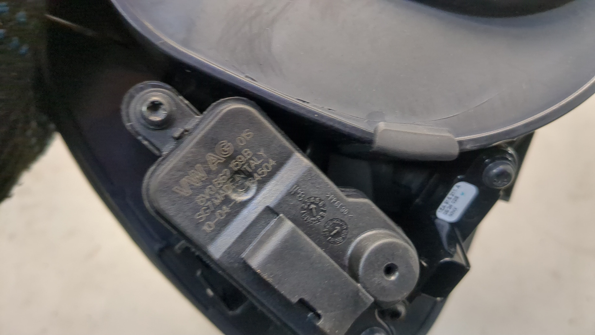 Лючок бензобака