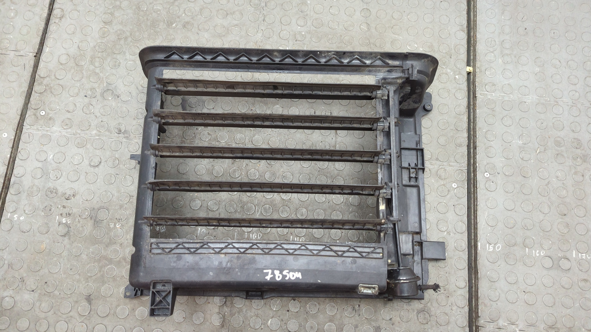 Жалюзи (воздуховод) бампера переднего