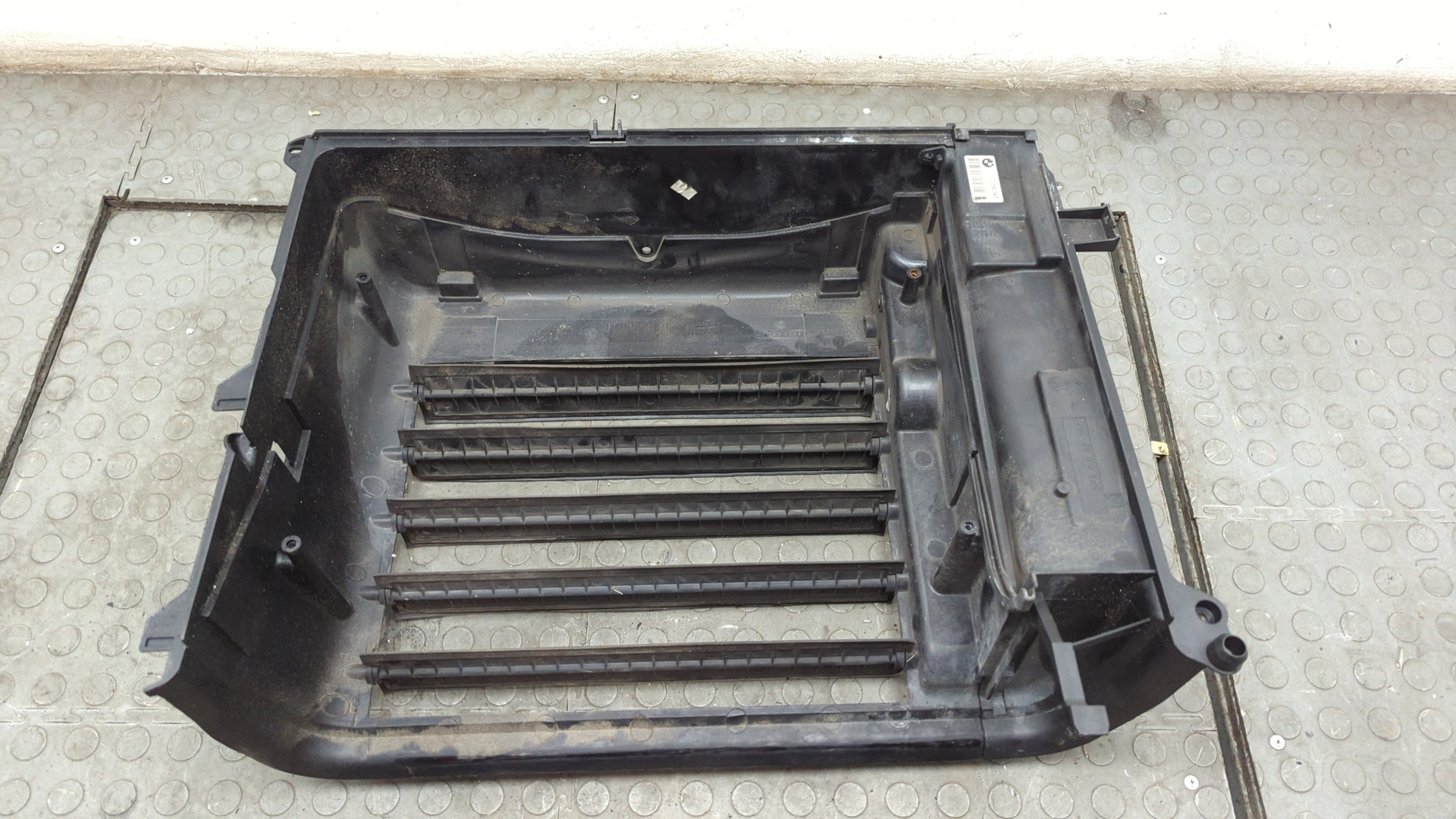 Жалюзи (воздуховод) бампера переднего