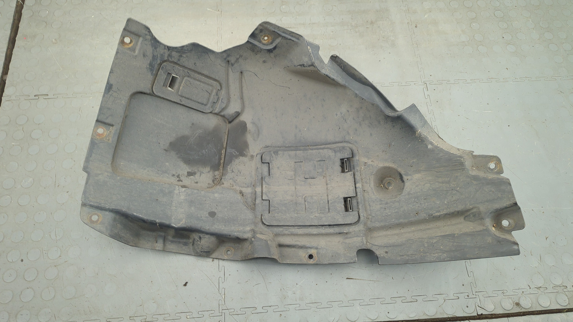 Локер передний правый