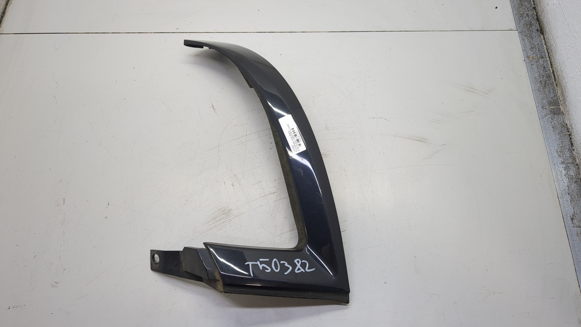 Планка под фару левая