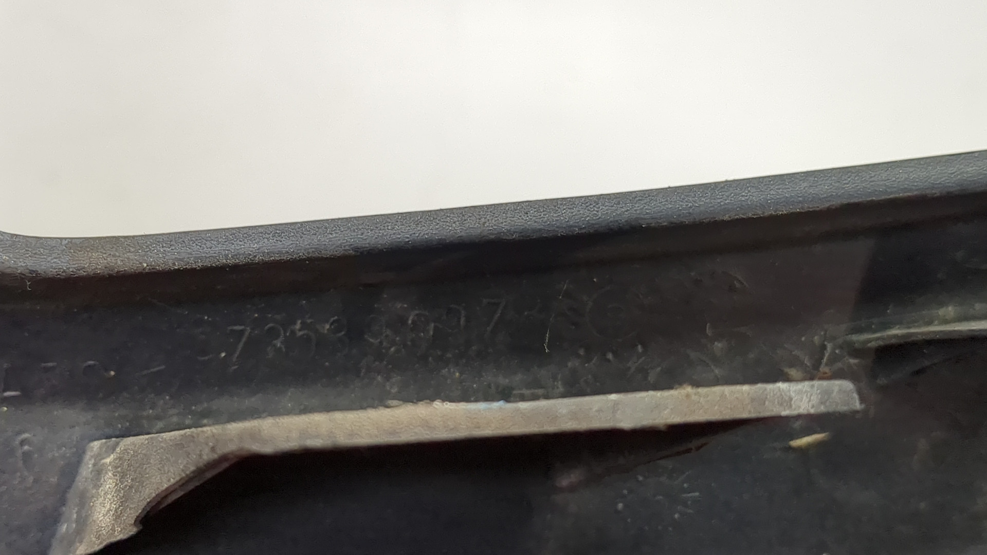 Планка под фару левая