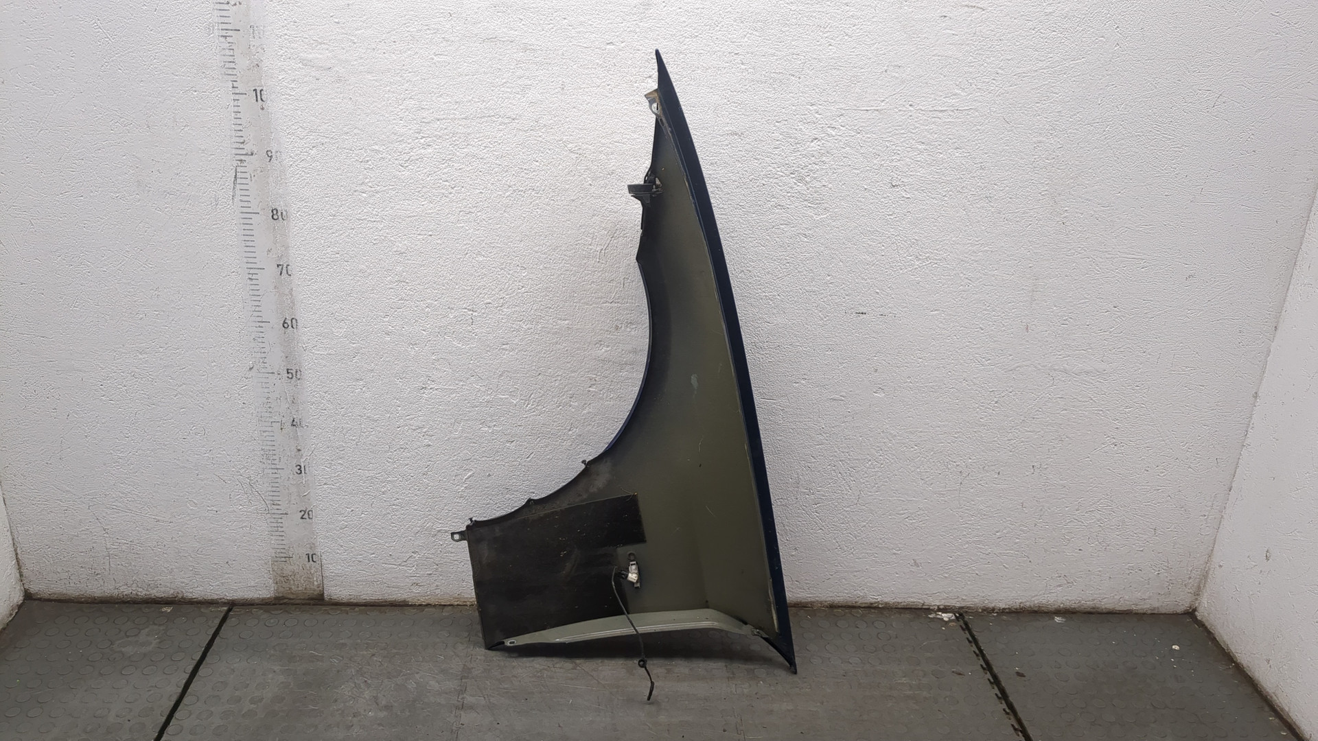 Крыло переднее правое