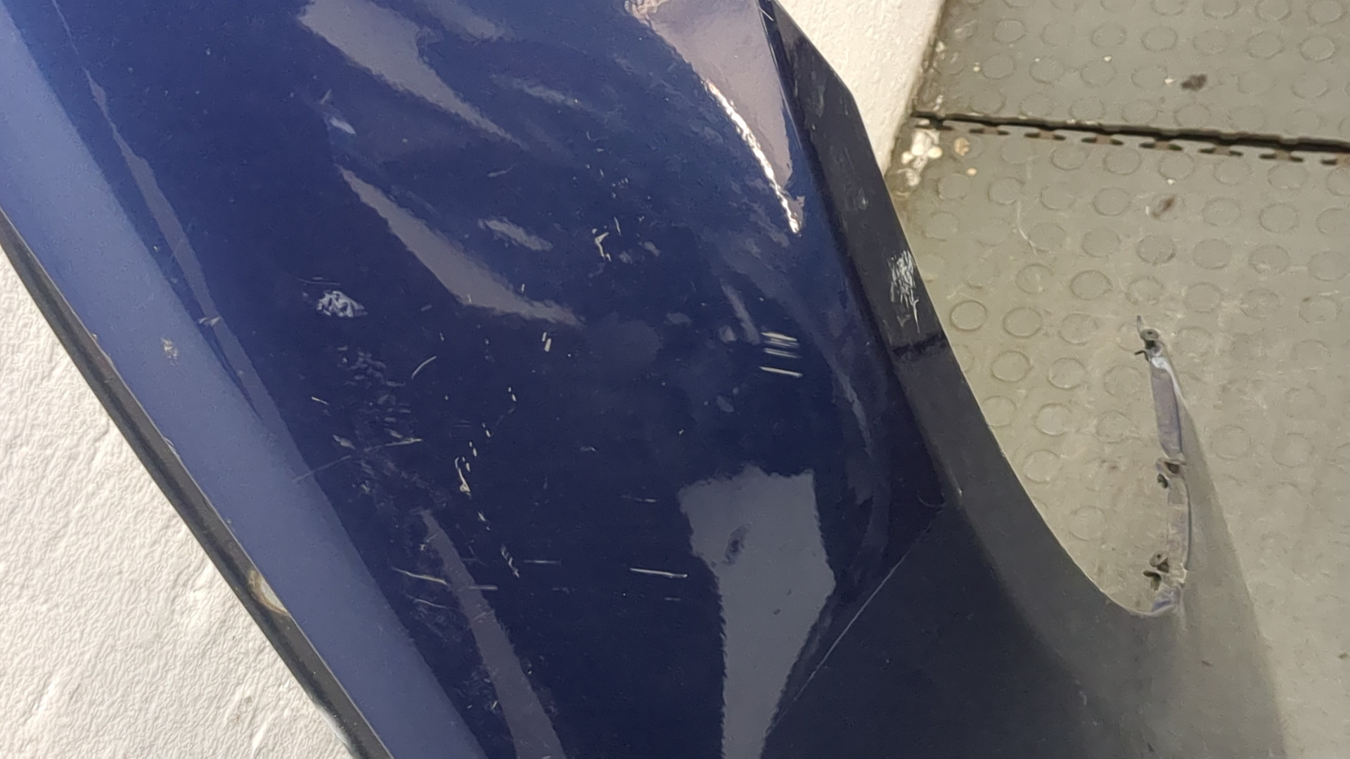 Крыло переднее правое