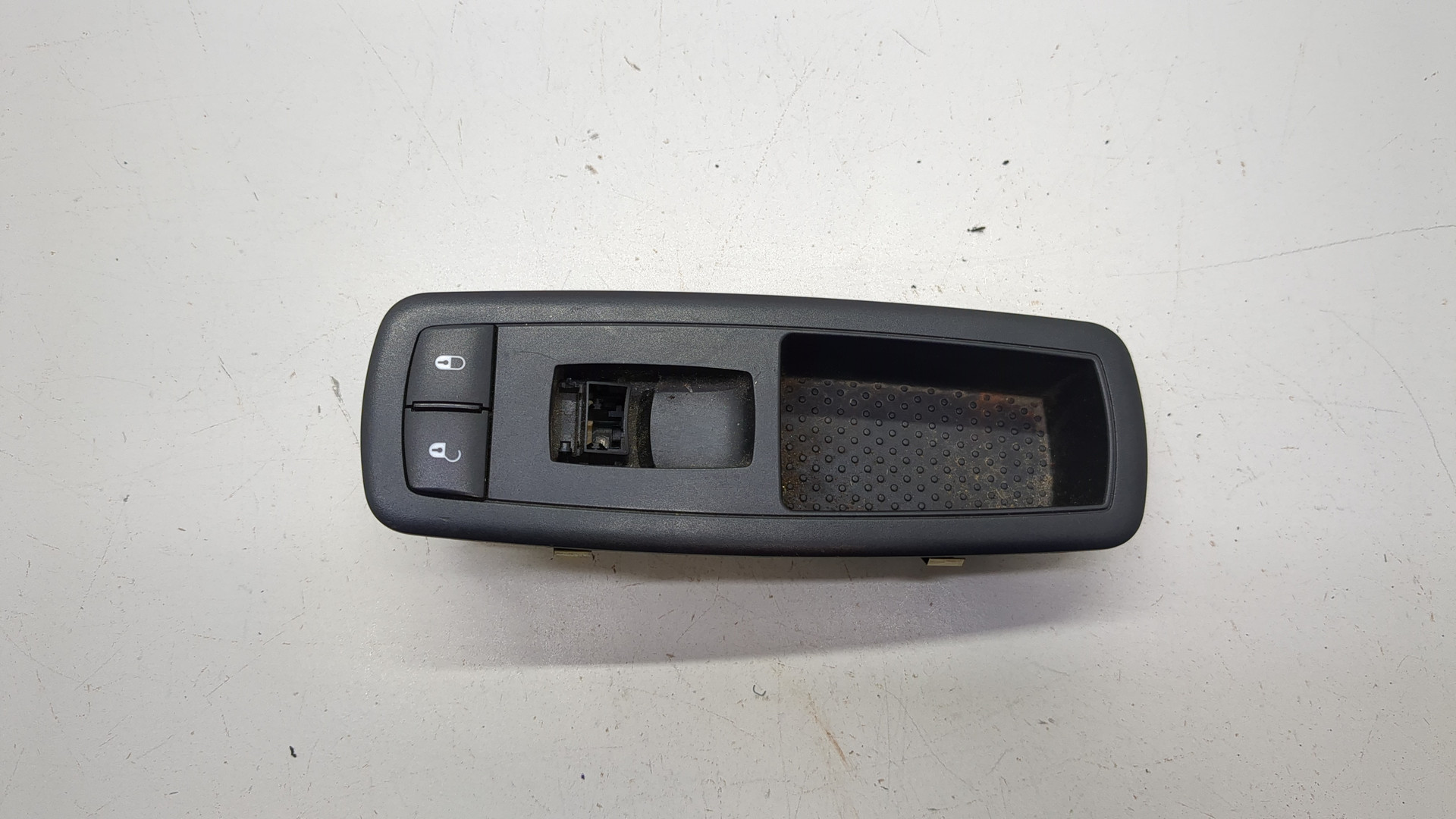 Кнопка стеклоподъемника