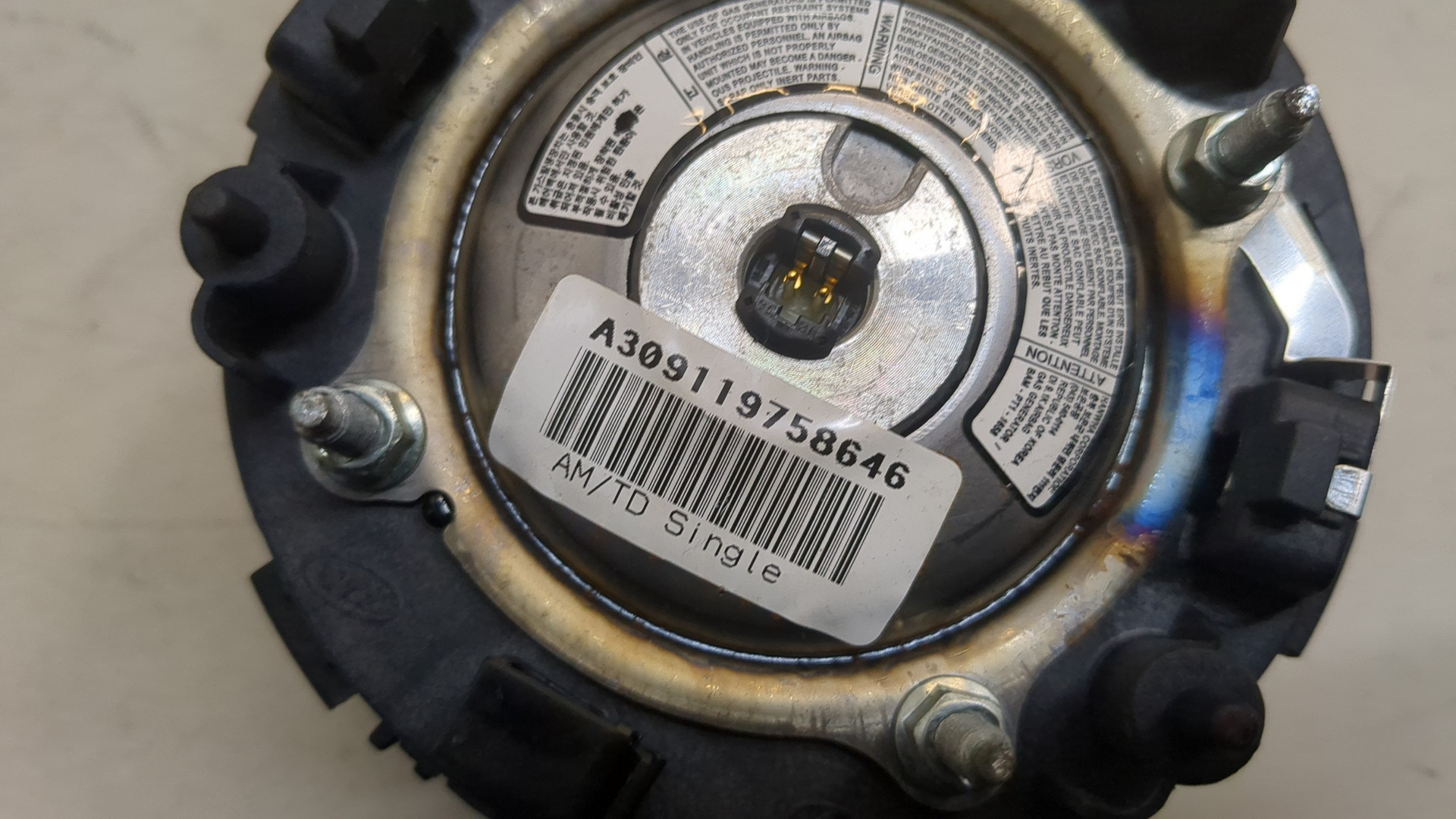 Подушка безопасности в рулевое колесо