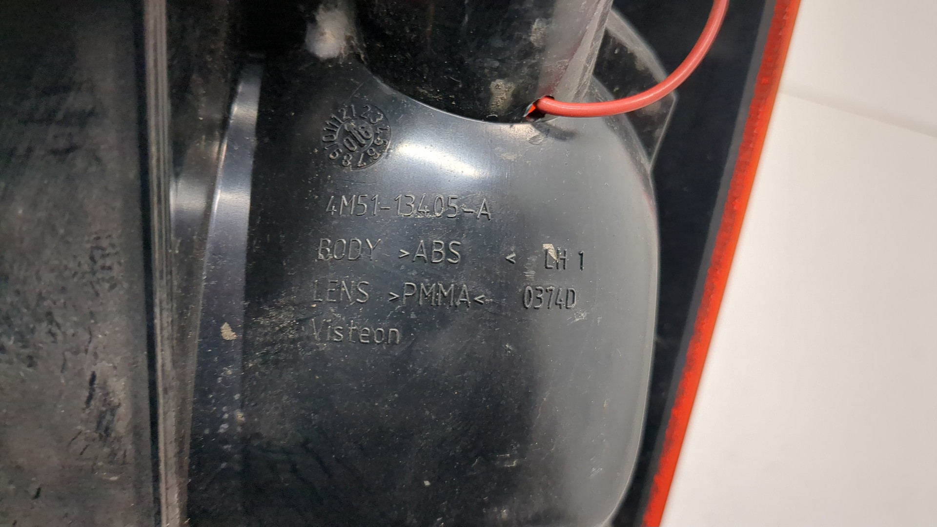 Фонарь задний левый