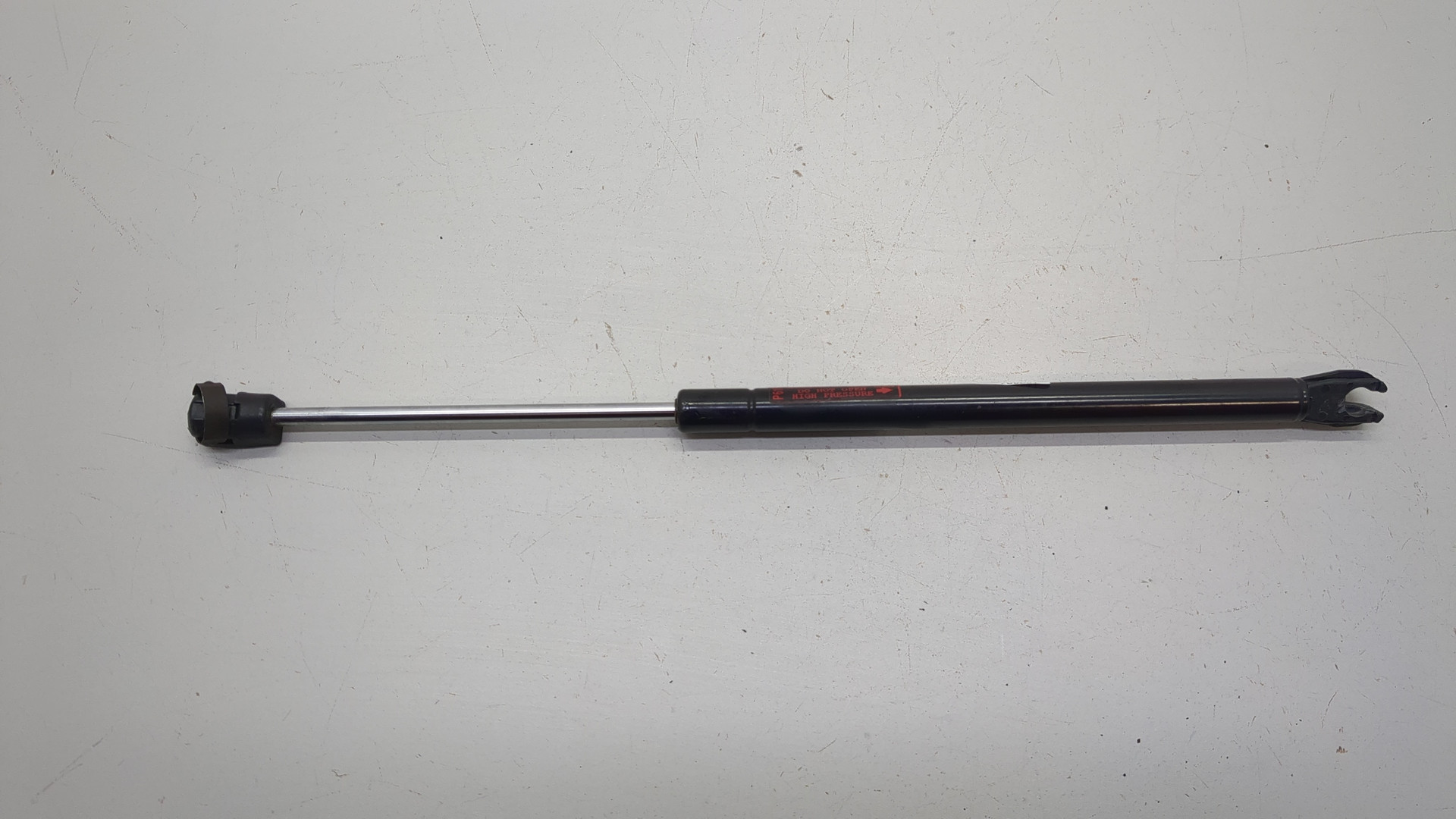 Амортизатор крышки багажника