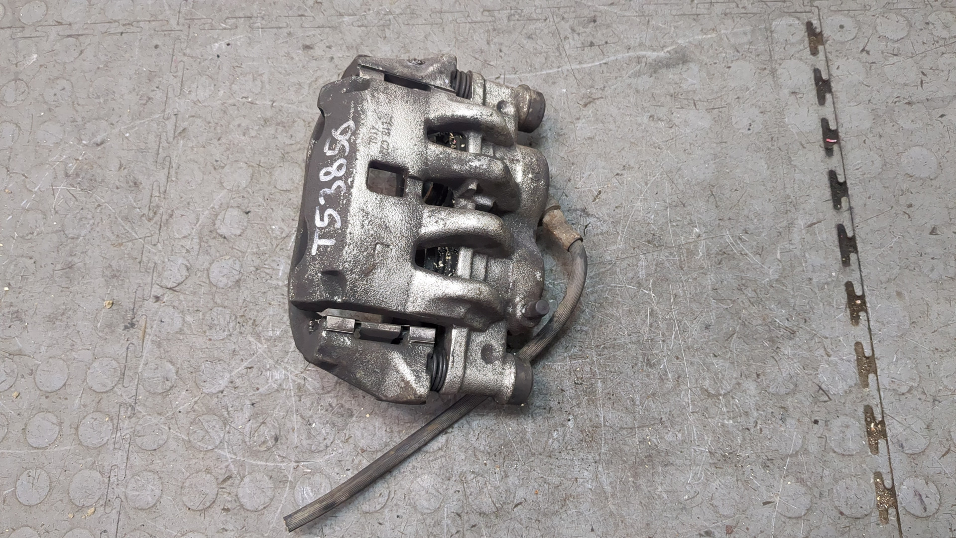 Суппорт передний левый