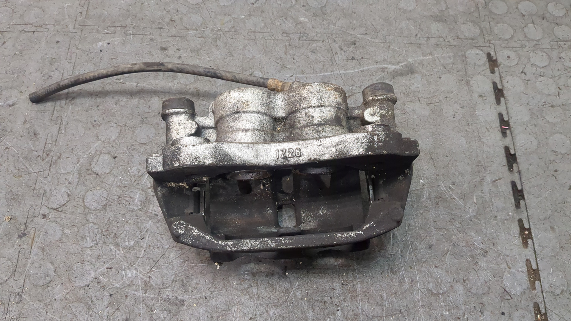 Суппорт передний левый