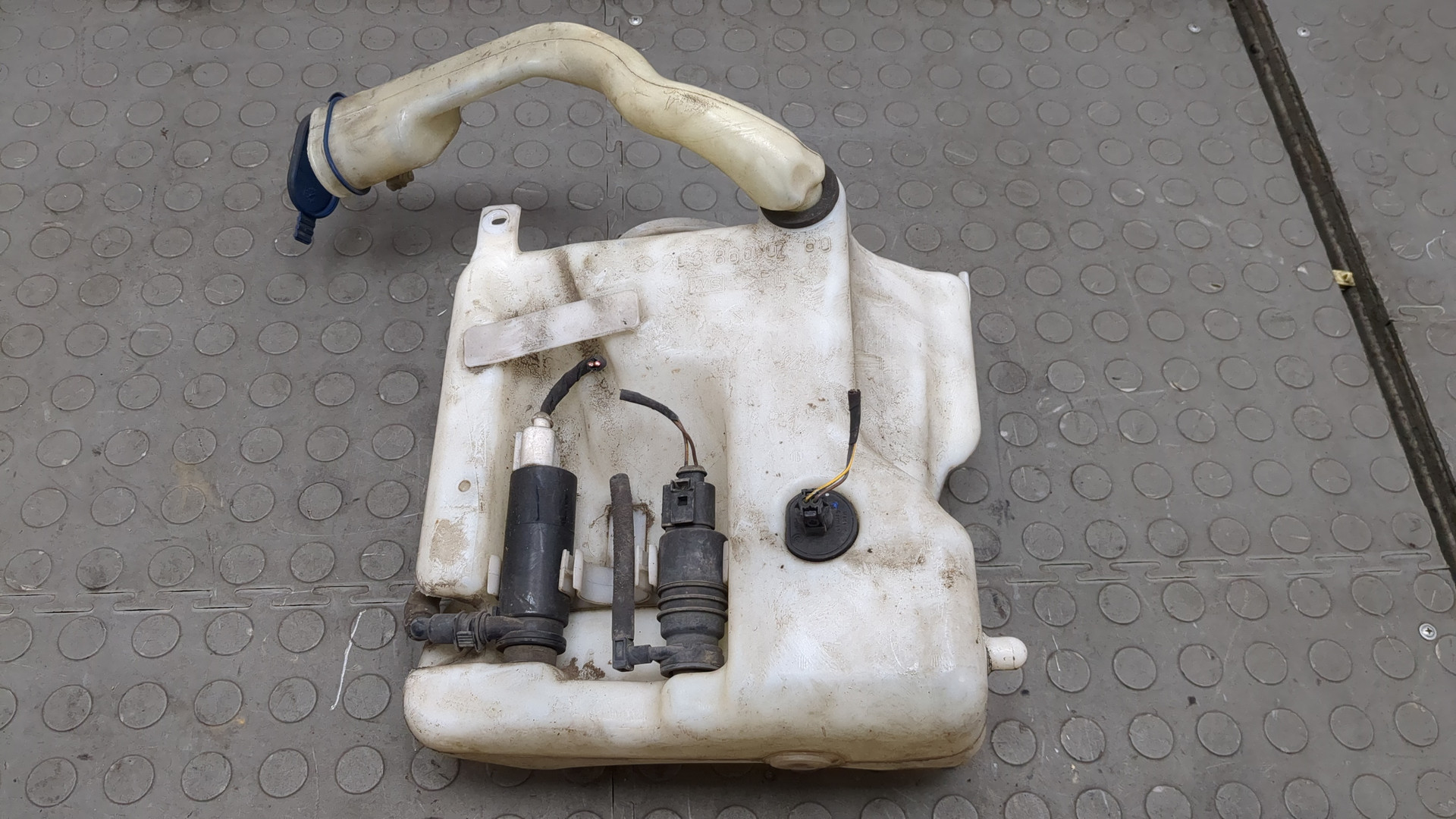 Бачок омывателя лобового стекла