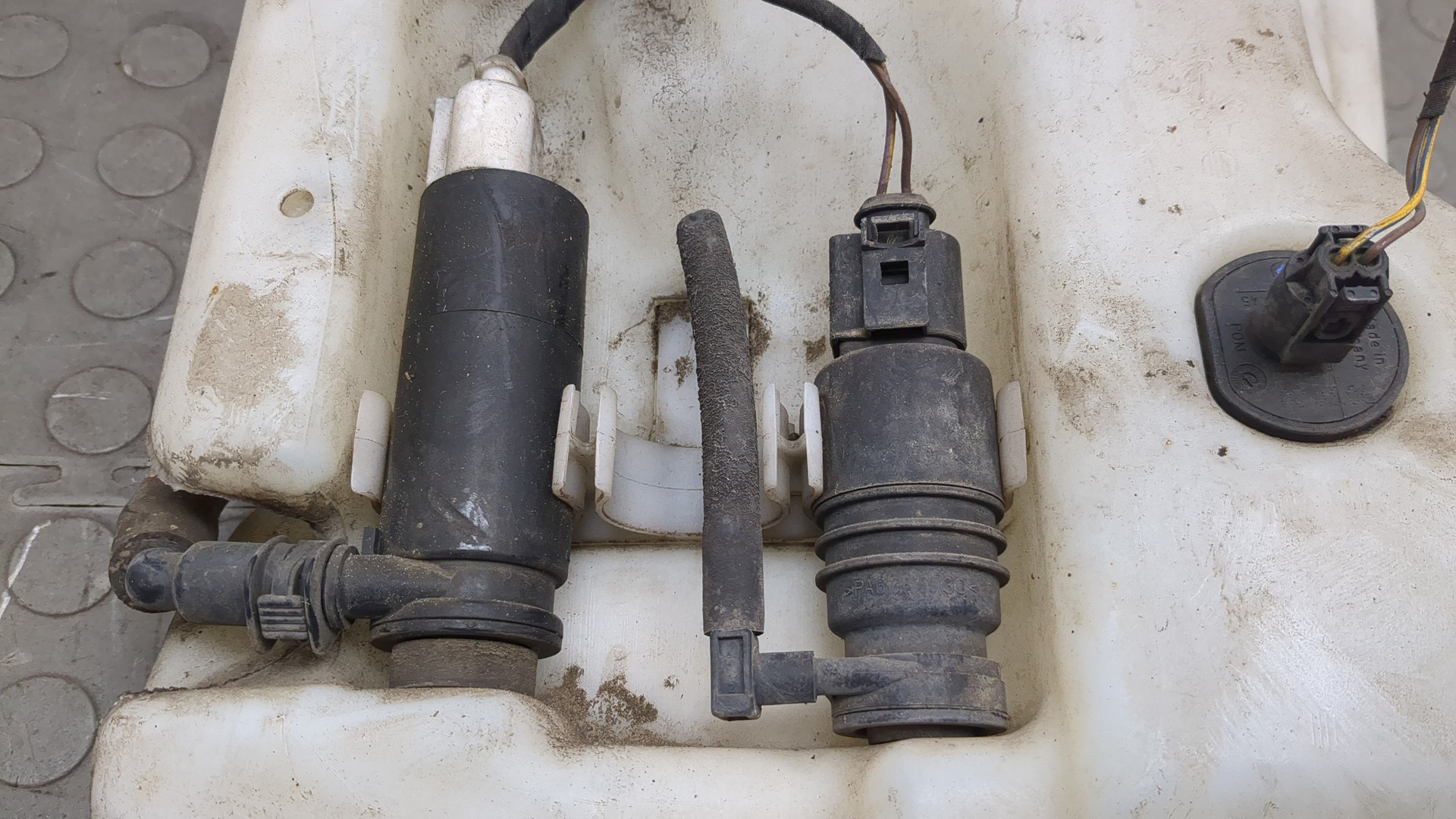 Бачок омывателя лобового стекла