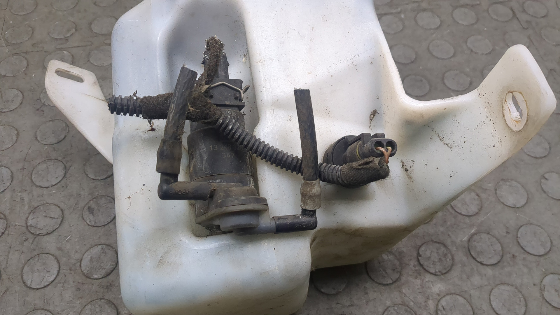 Бачок омывателя лобового стекла