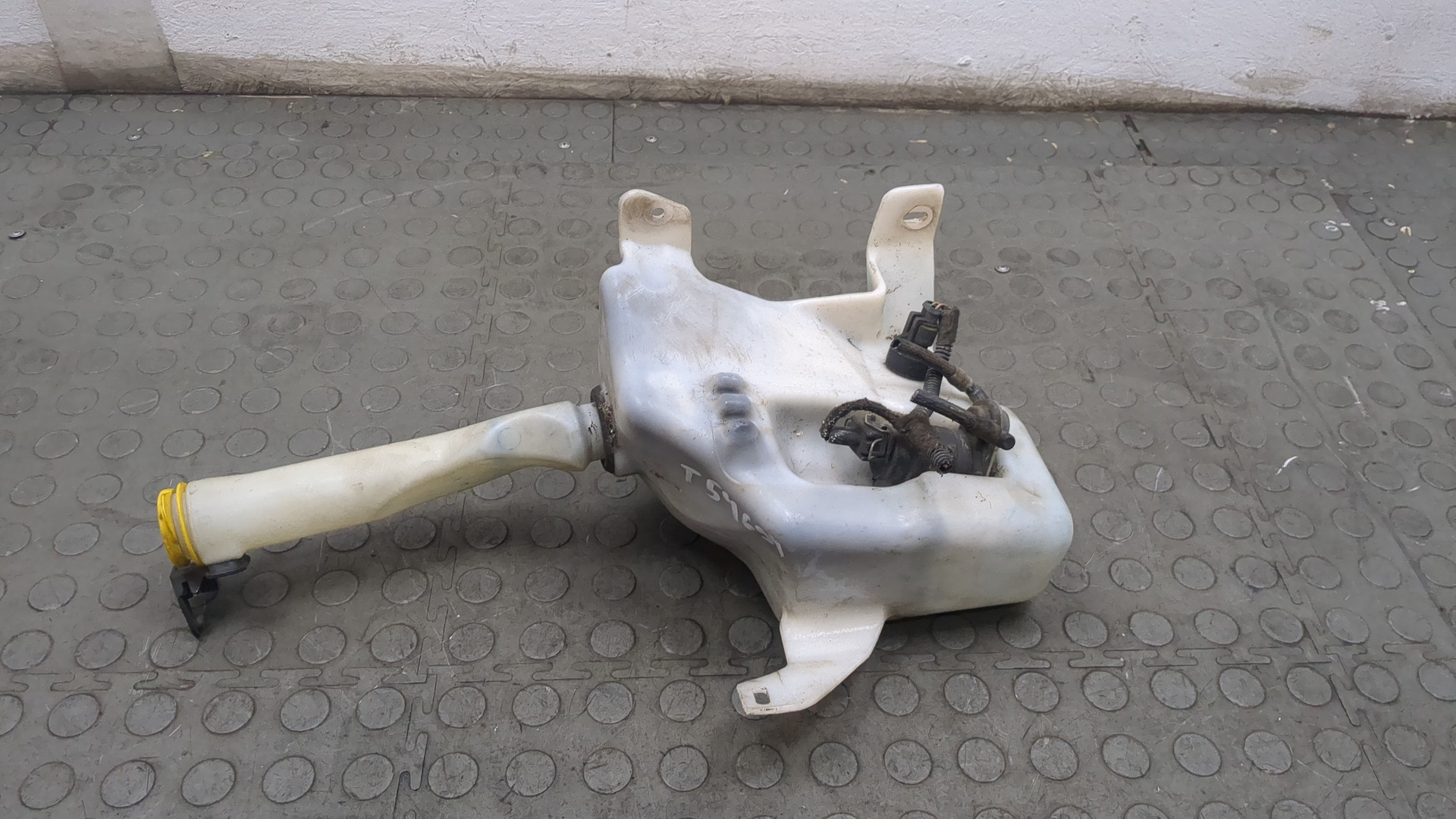 Бачок омывателя лобового стекла