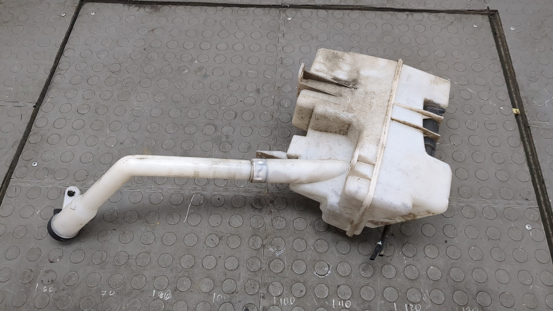 Бачок омывателя лобового стекла