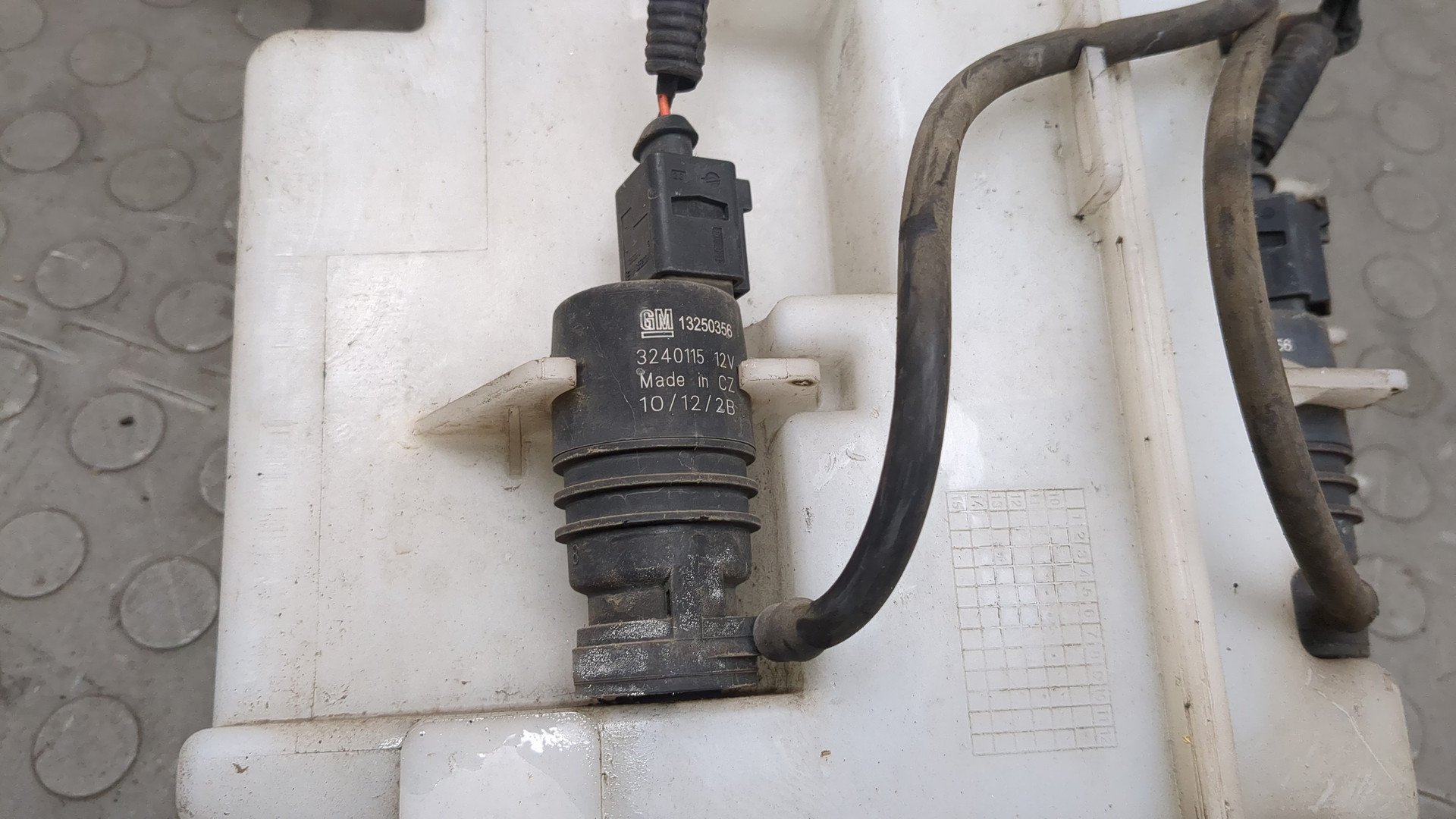 Бачок омывателя лобового стекла