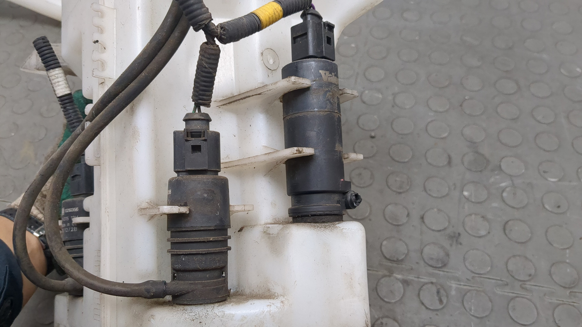 Бачок омывателя лобового стекла