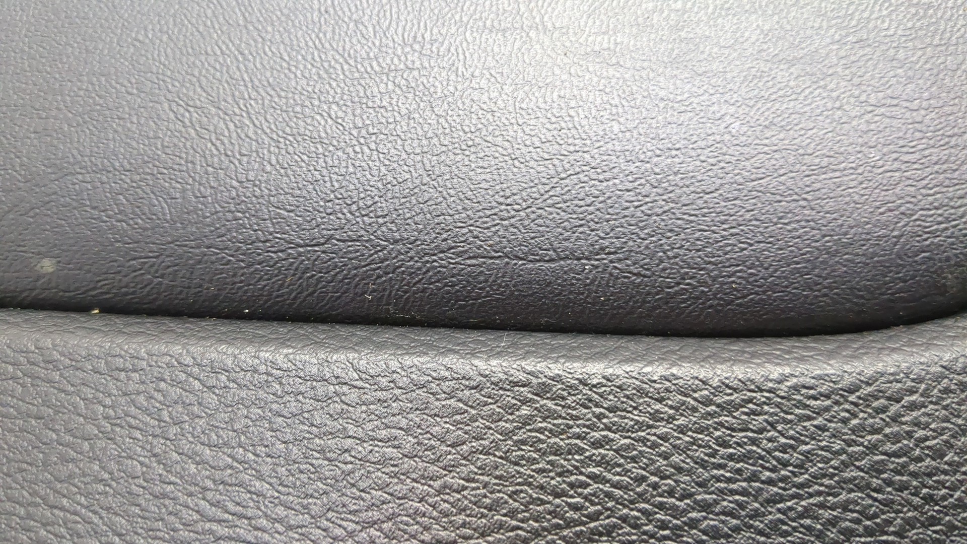 Обшивка двери передней левой