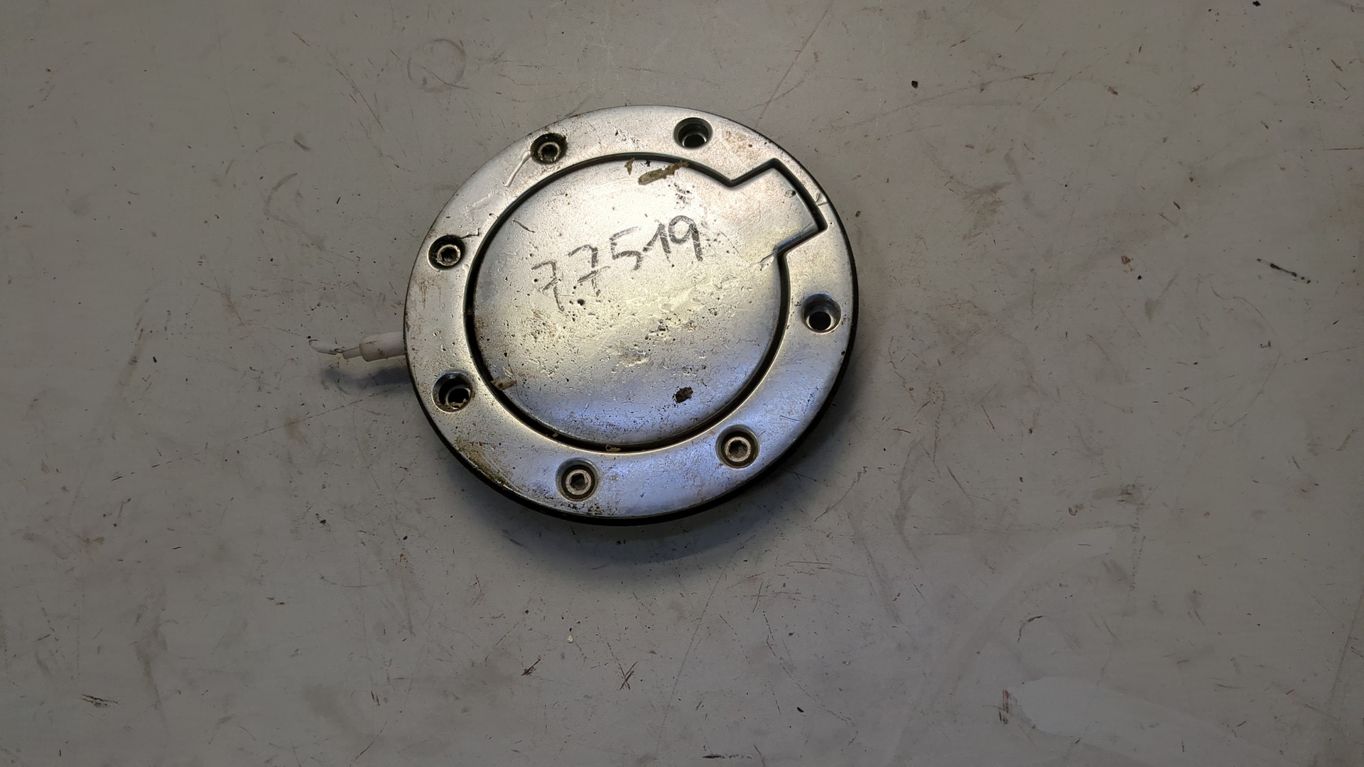 Лючок бензобака