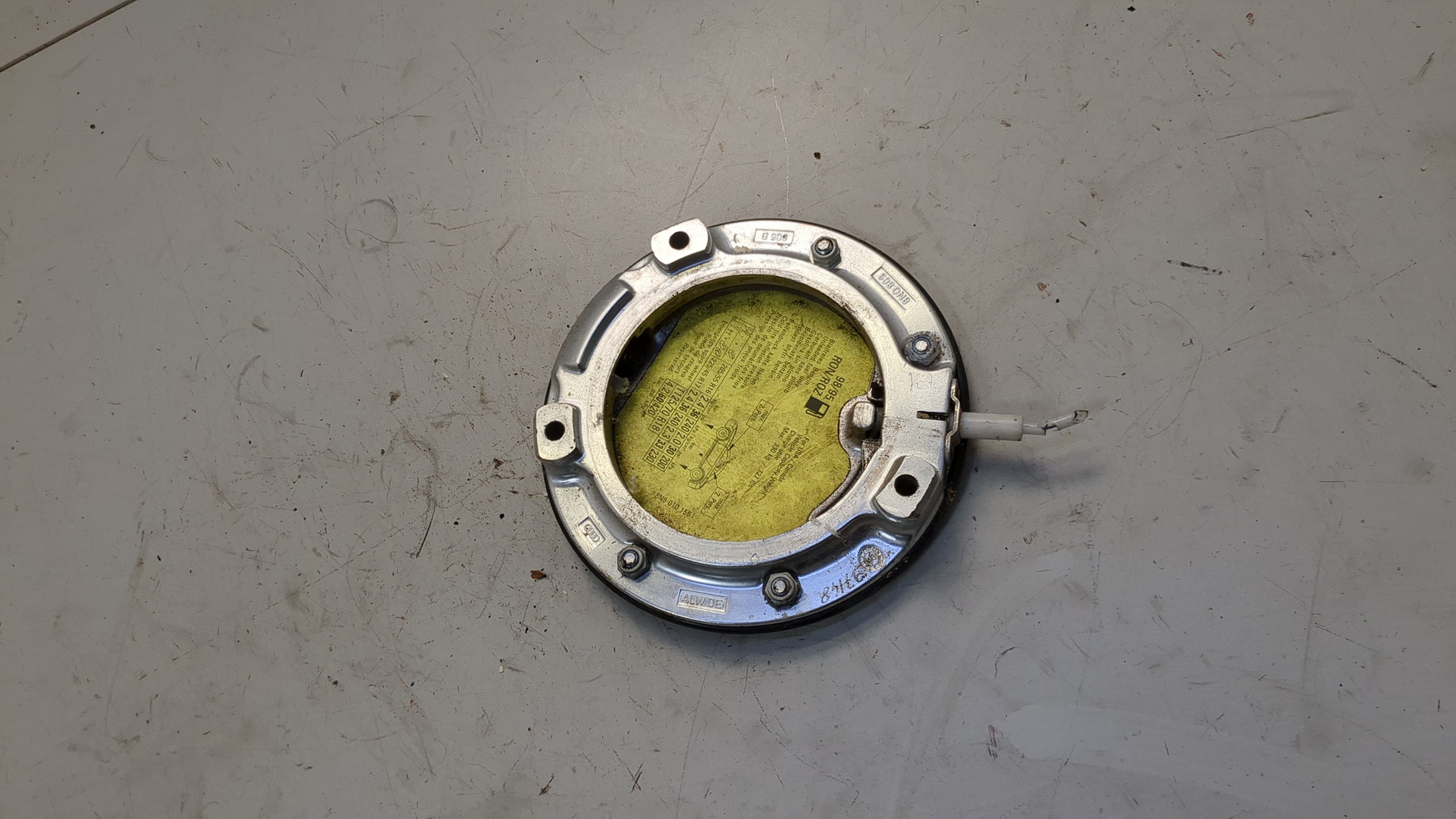 Лючок бензобака