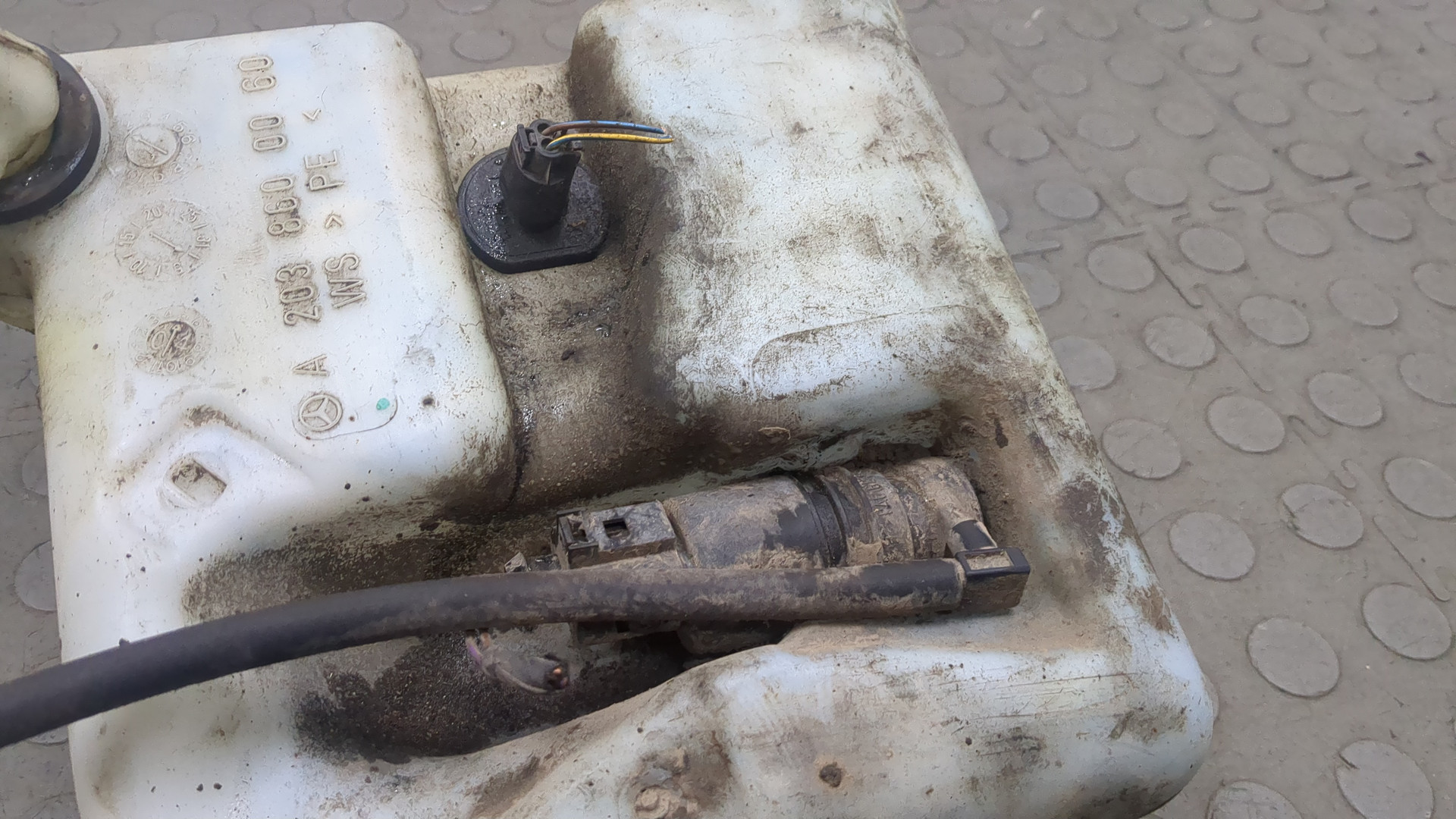 Бачок омывателя лобового стекла