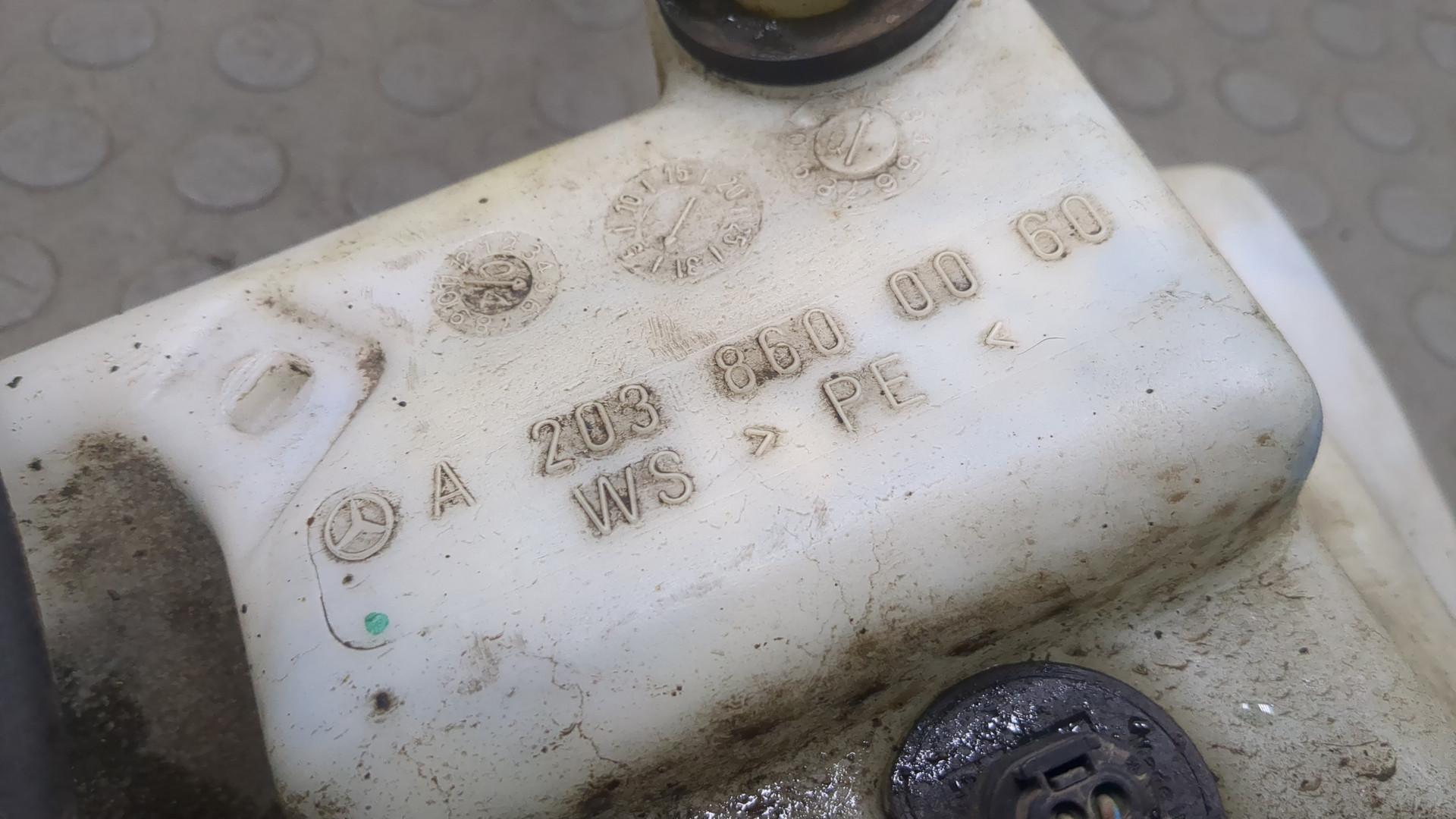 Бачок омывателя лобового стекла