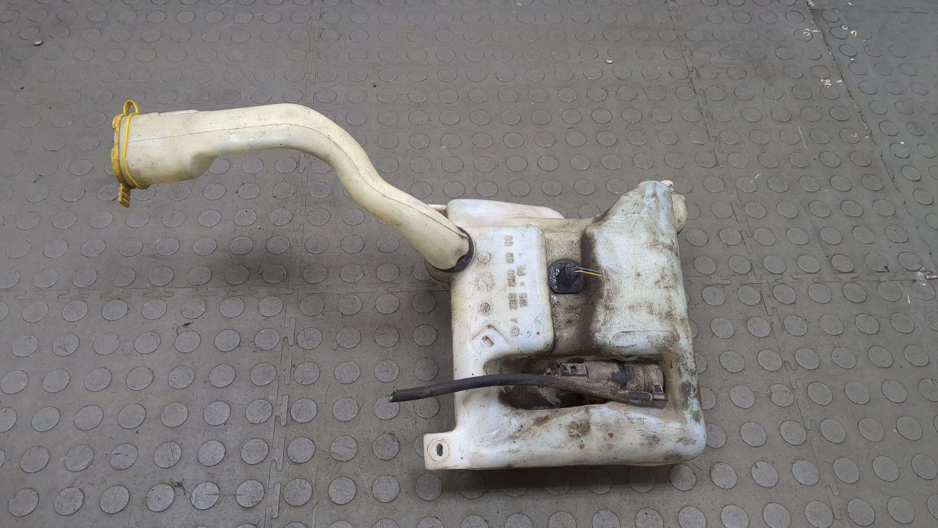 Бачок омывателя лобового стекла