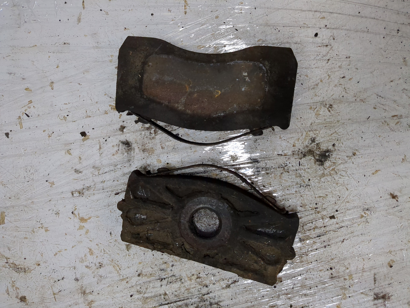 Колодки тормозные передние к-т