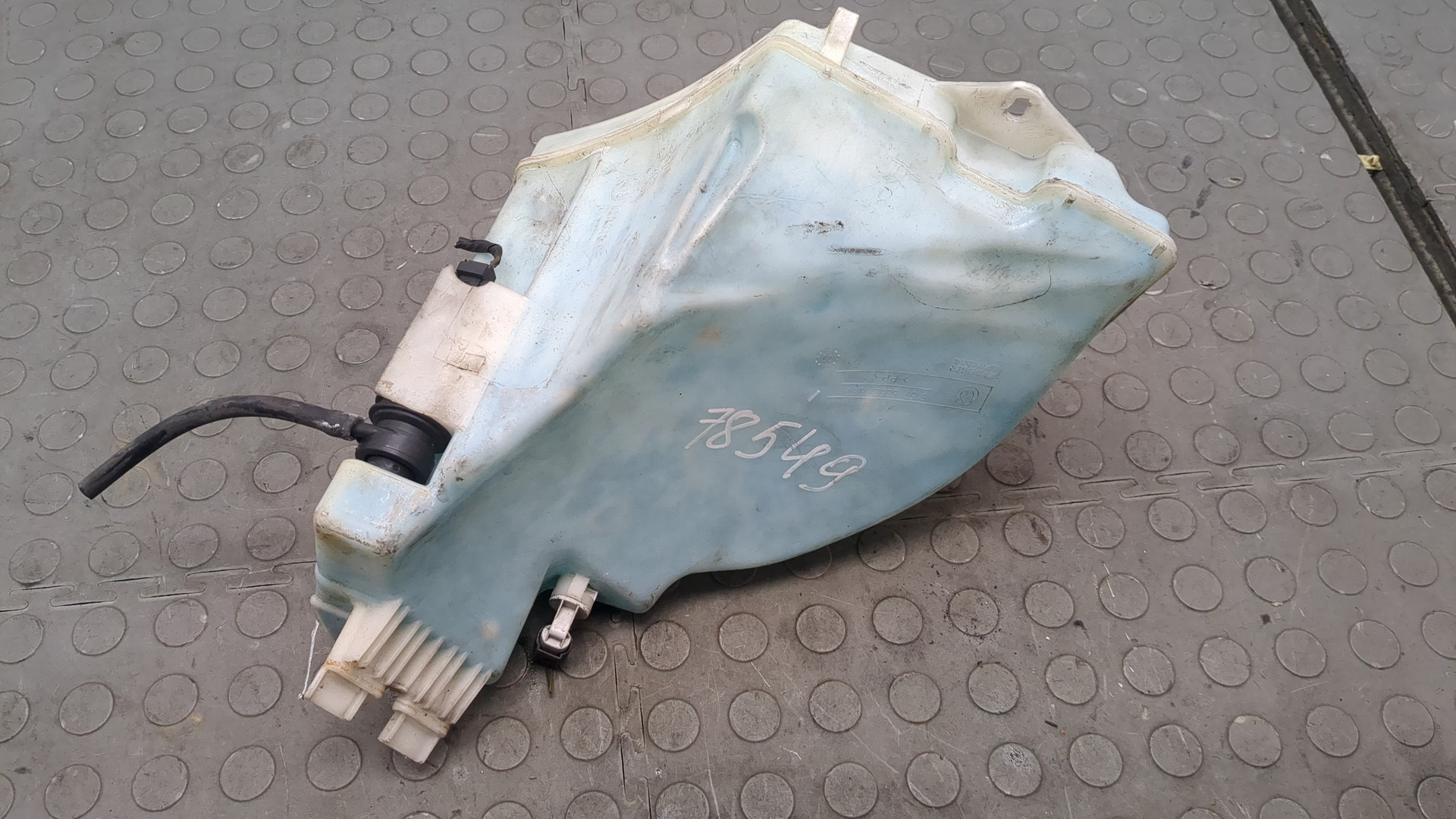 Бачок омывателя лобового стекла