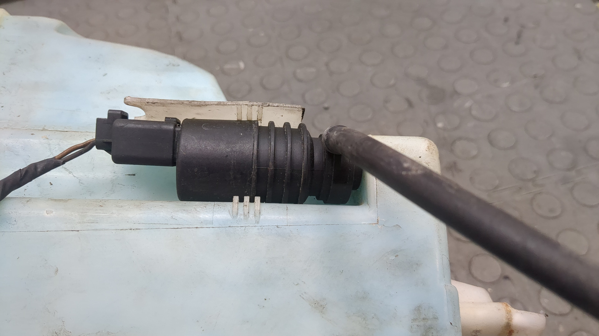 Бачок омывателя лобового стекла