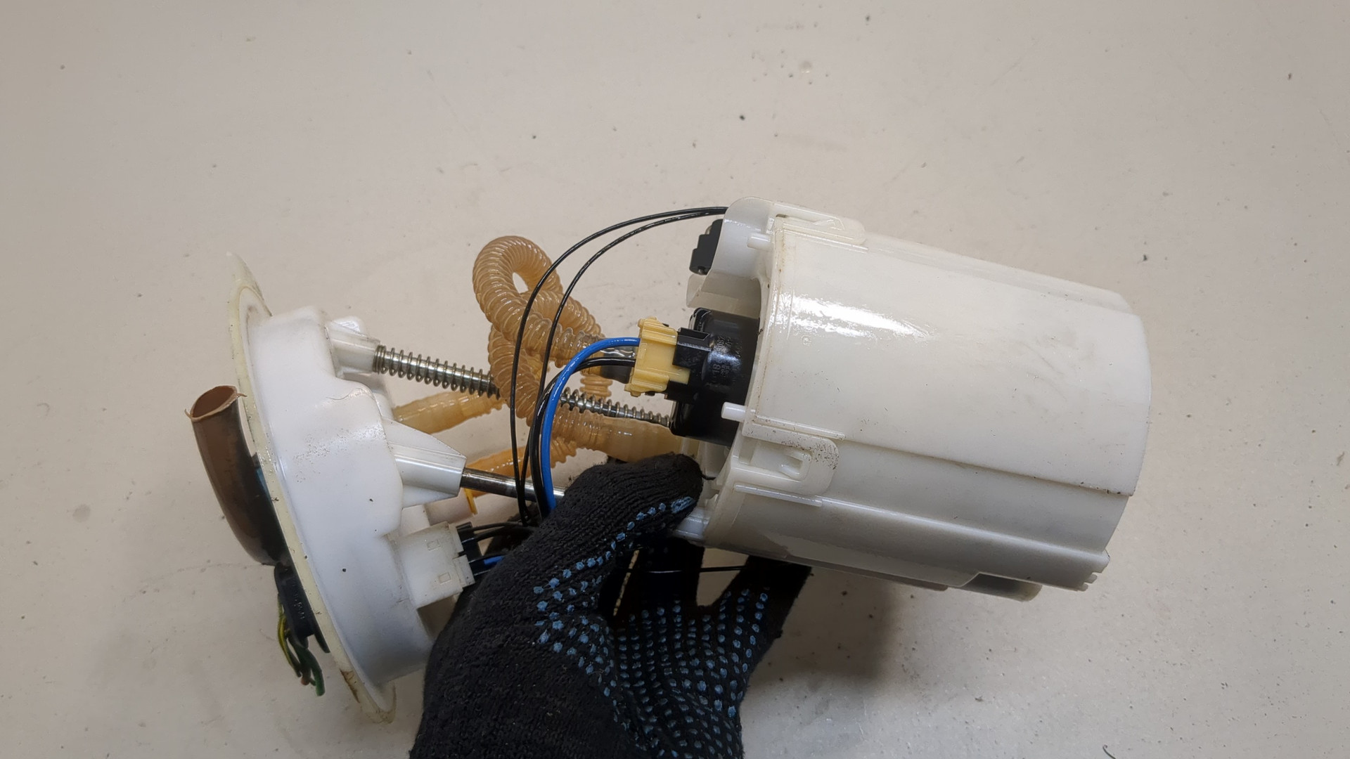 Насос топливный электрический