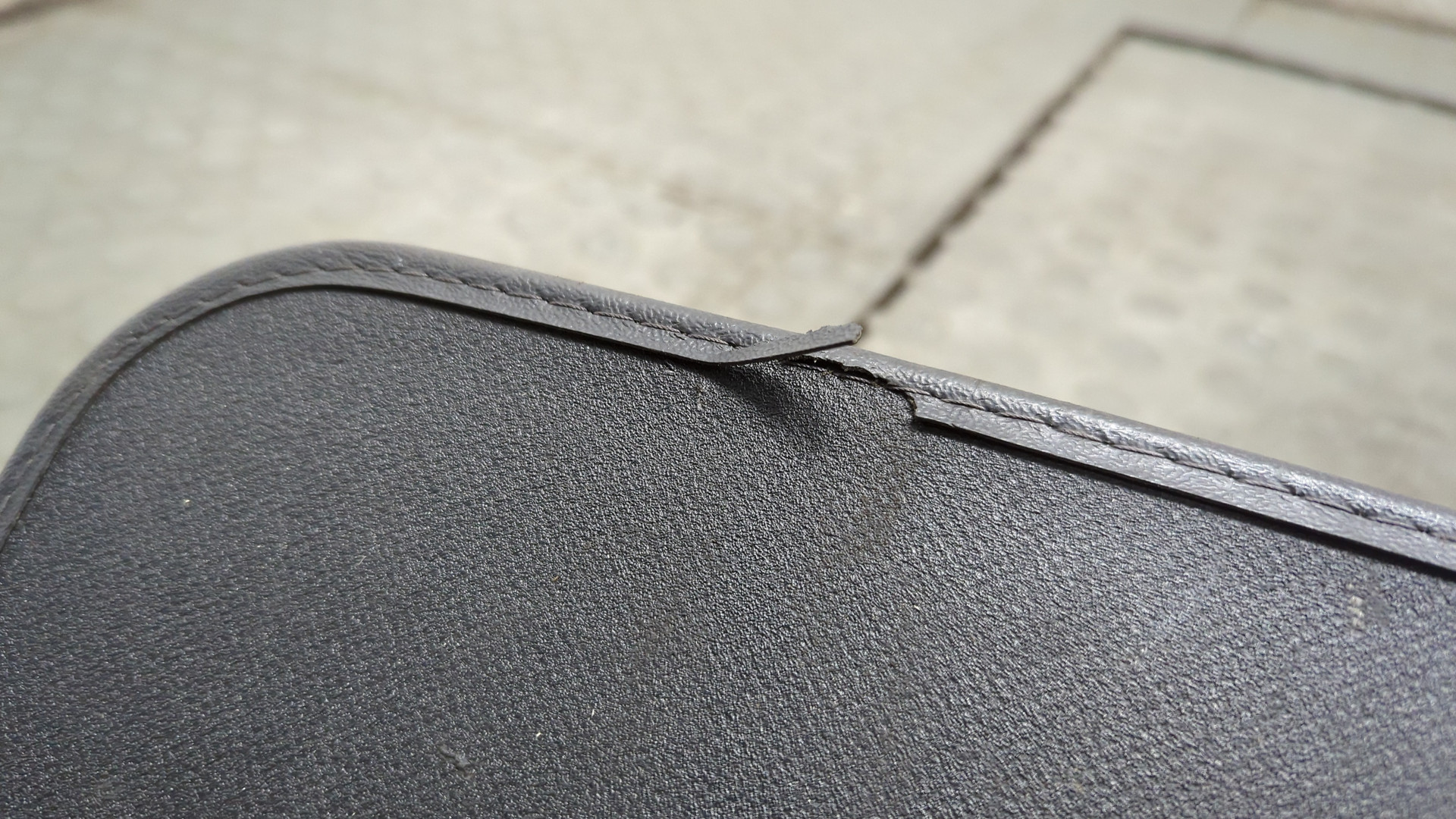 Шторка багажника