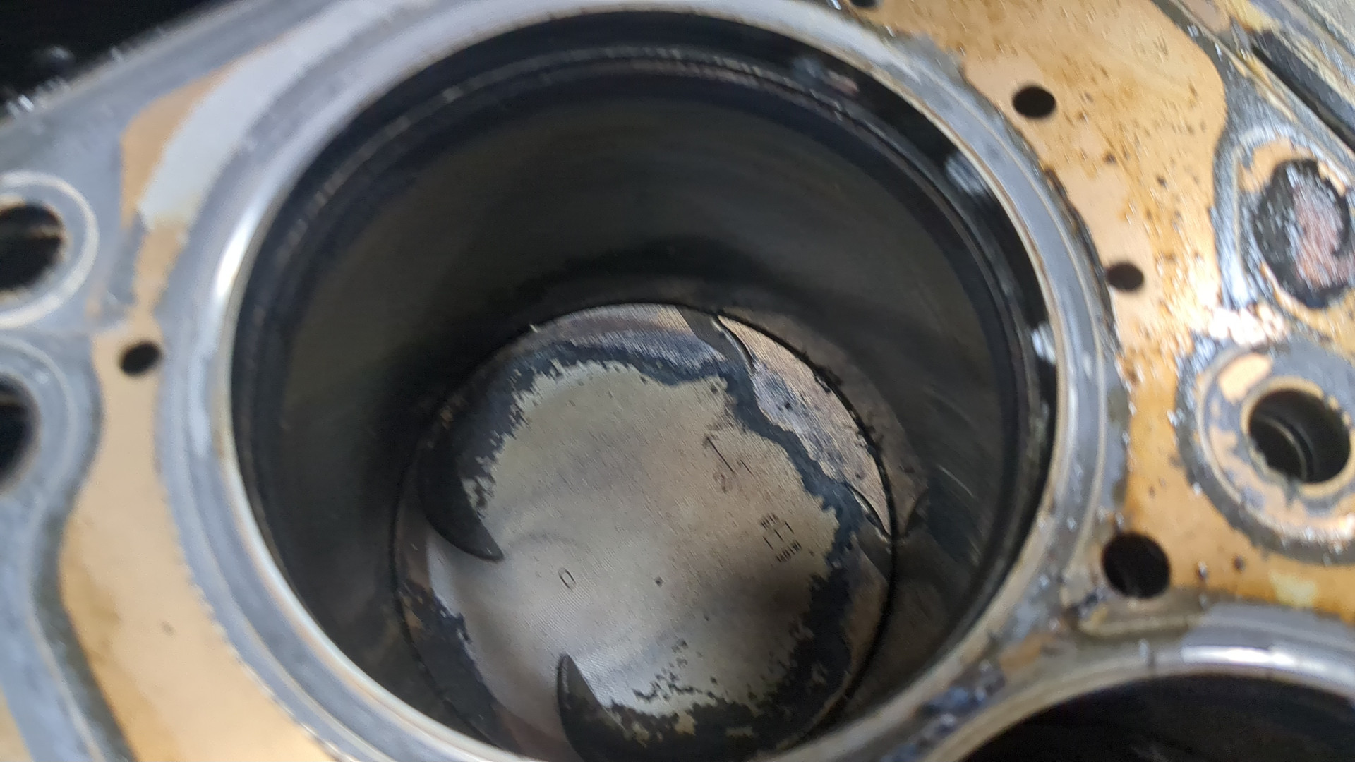 Блок двигателя