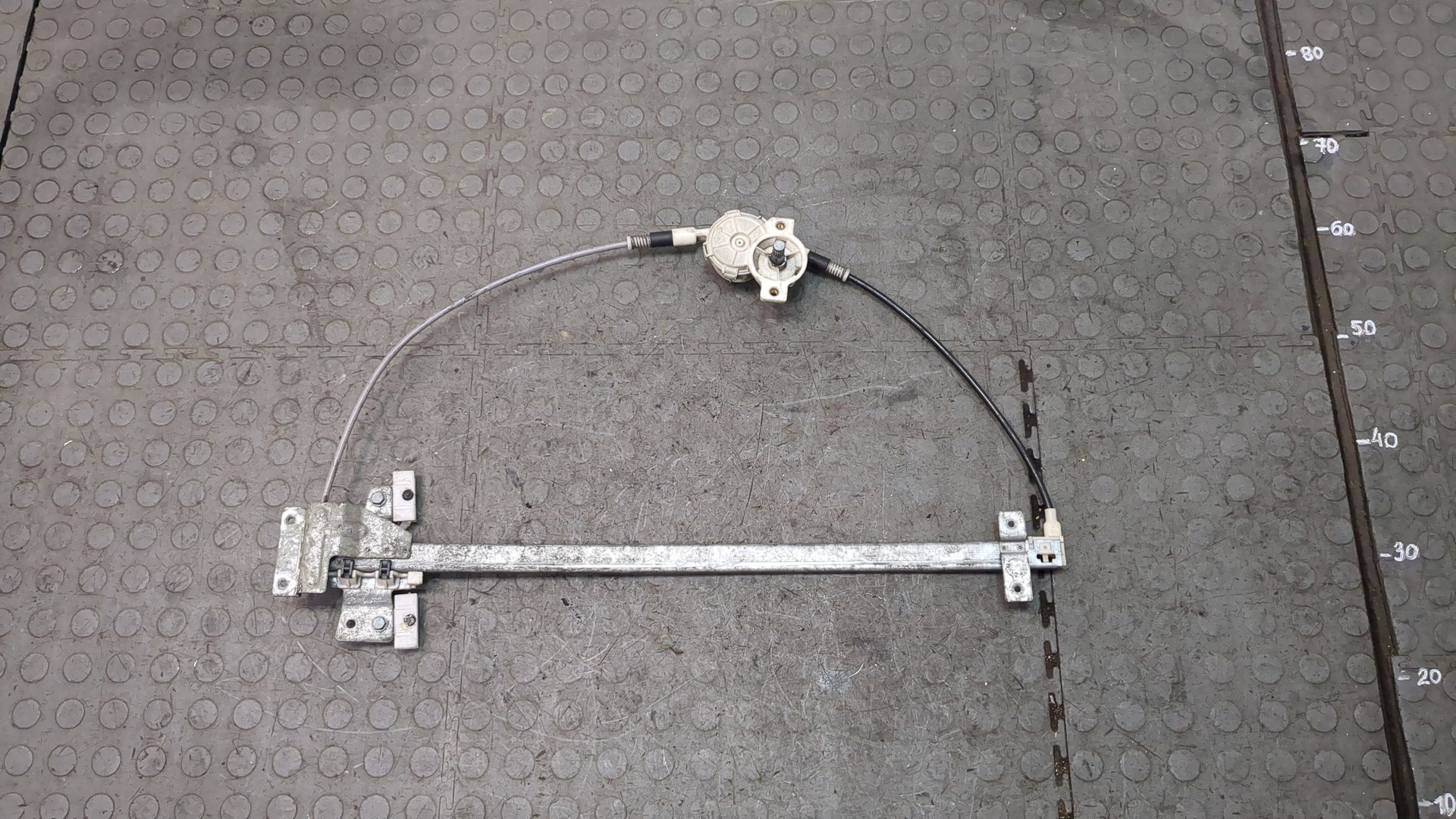 Стеклоподъемник механ. передний правый