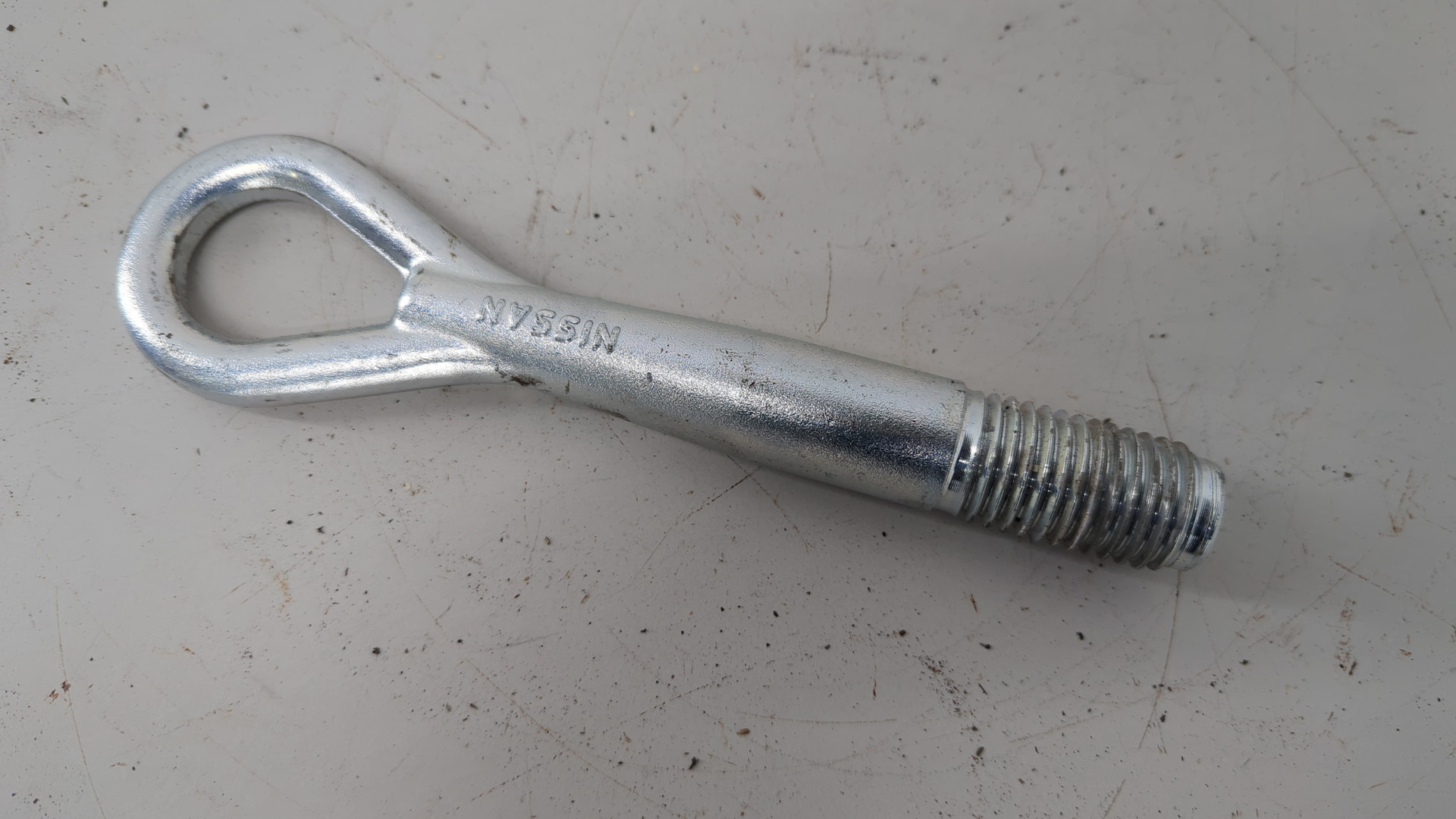 Крюк буксировочный