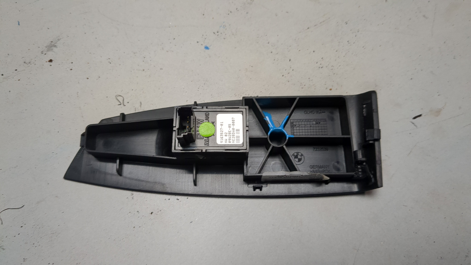 Кнопка стеклоподъемника