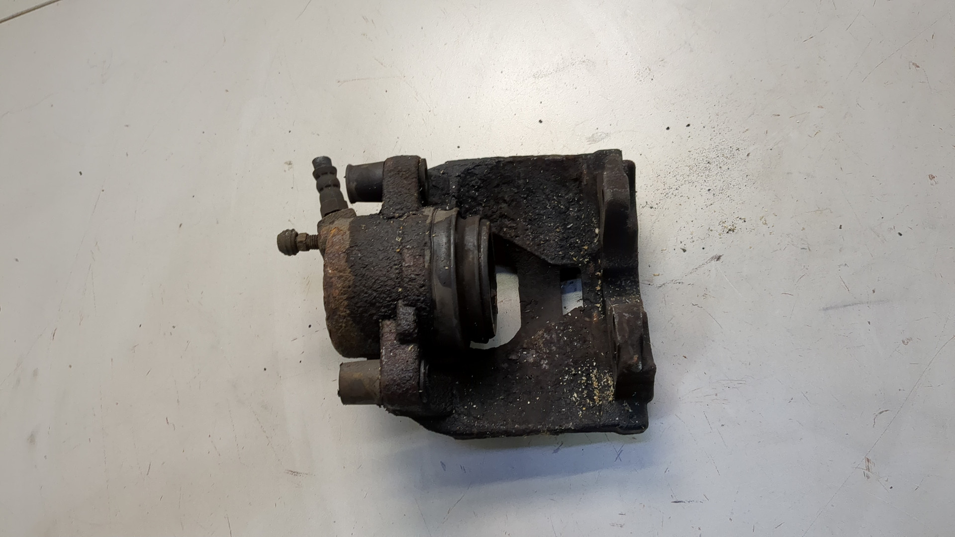 Суппорт передний правый