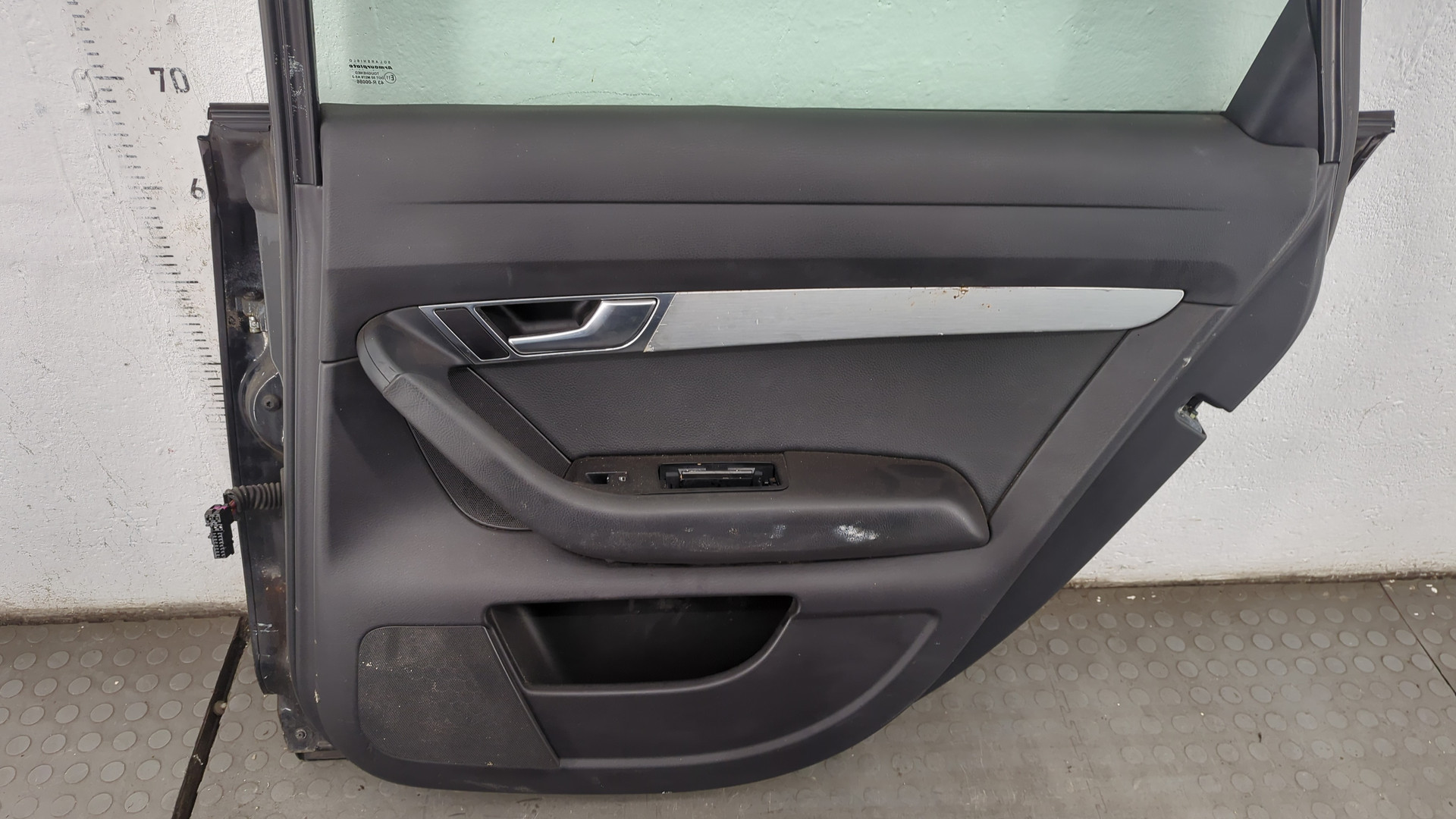 Дверь задняя правая