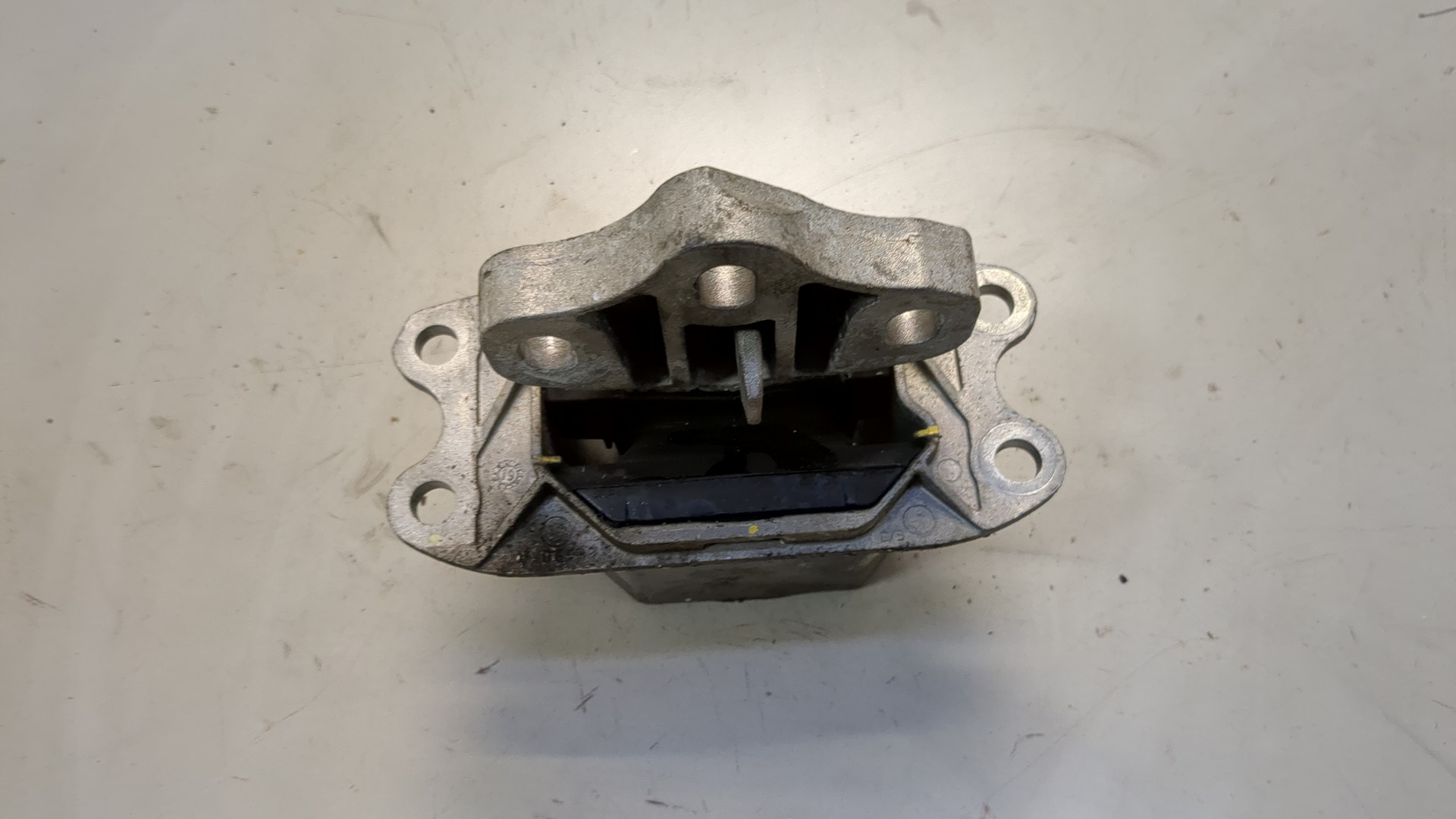 Опора двигателя