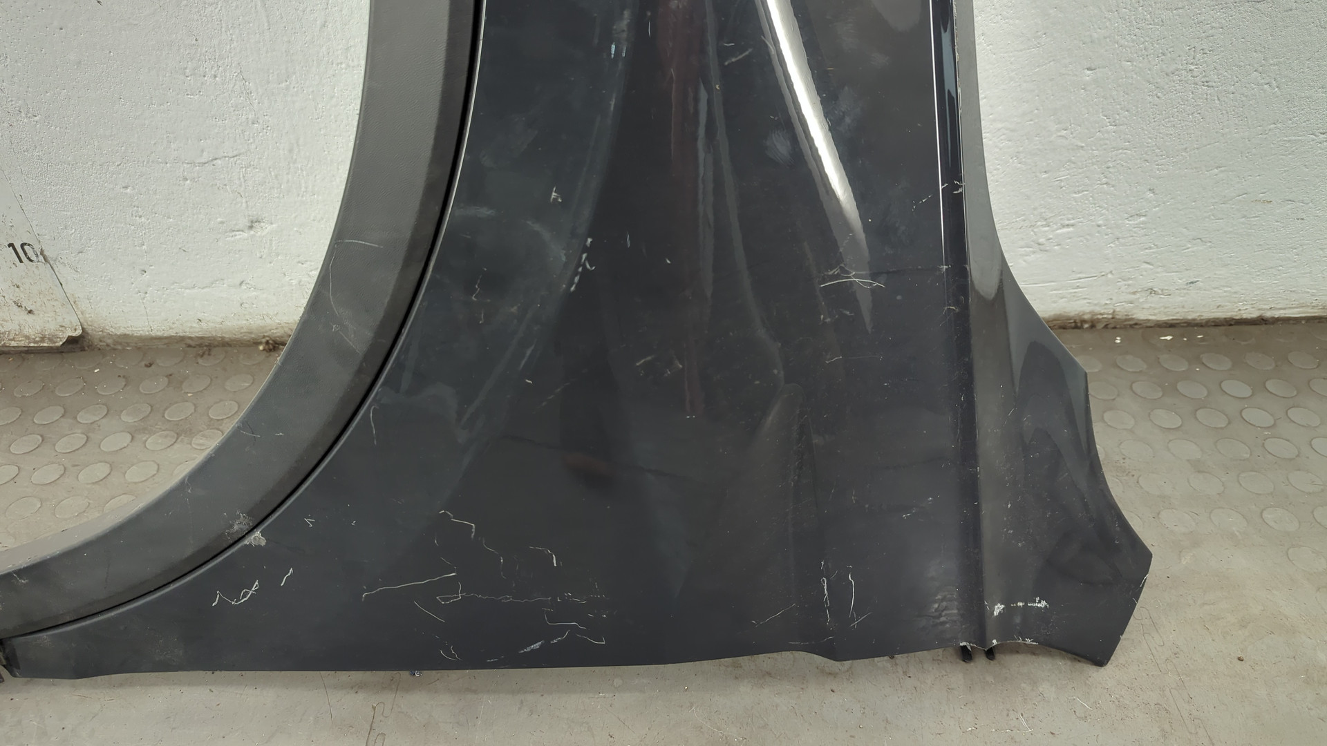 Крыло переднее левое